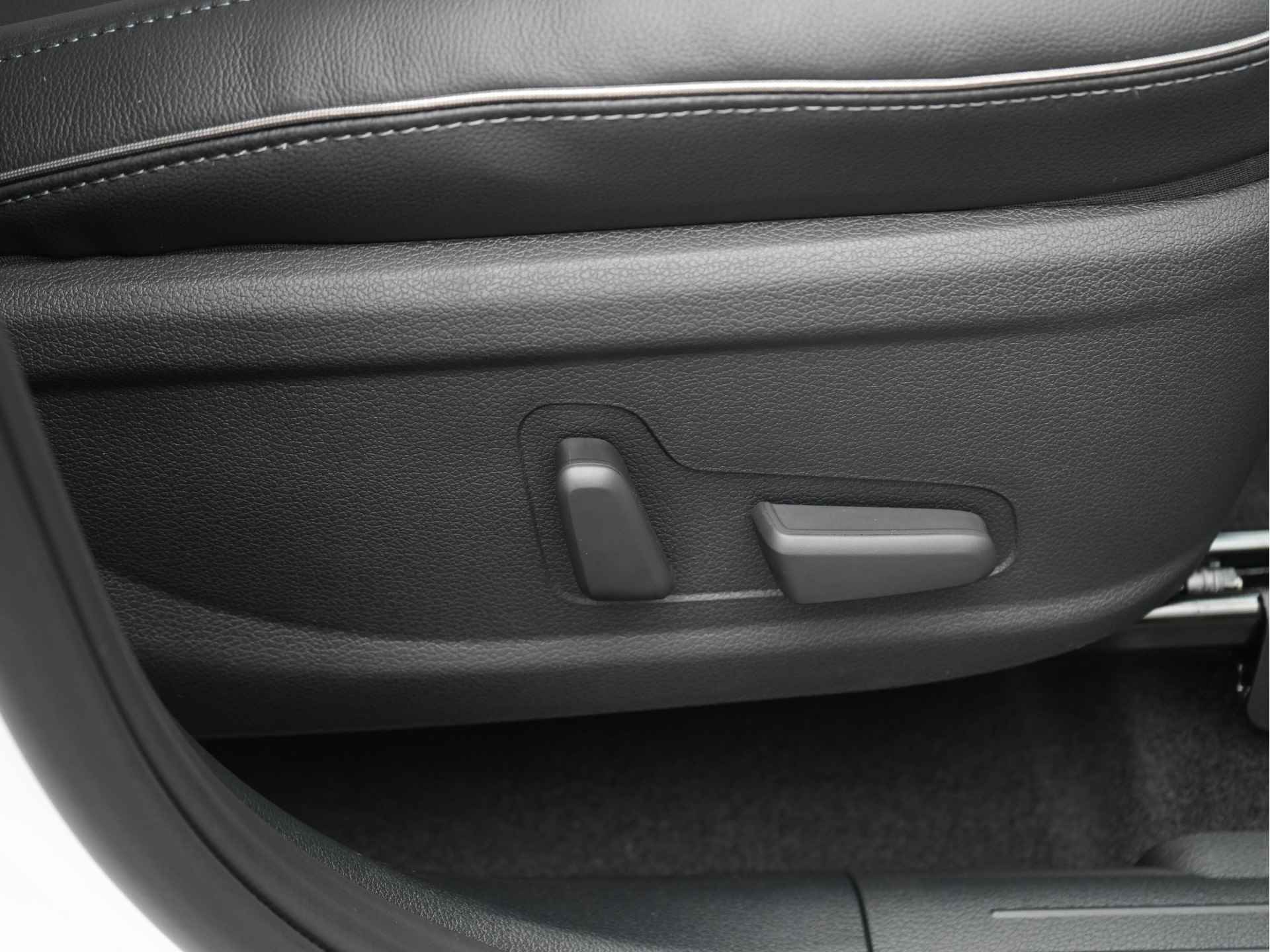 Hyundai Santa Fe 1.6 T-GDI PHEV Comfort Smart Plug-In Hybride Automaat met Lederen bekleding, Navigatie en Camera Uit voorraad leverbaar! - 24/47