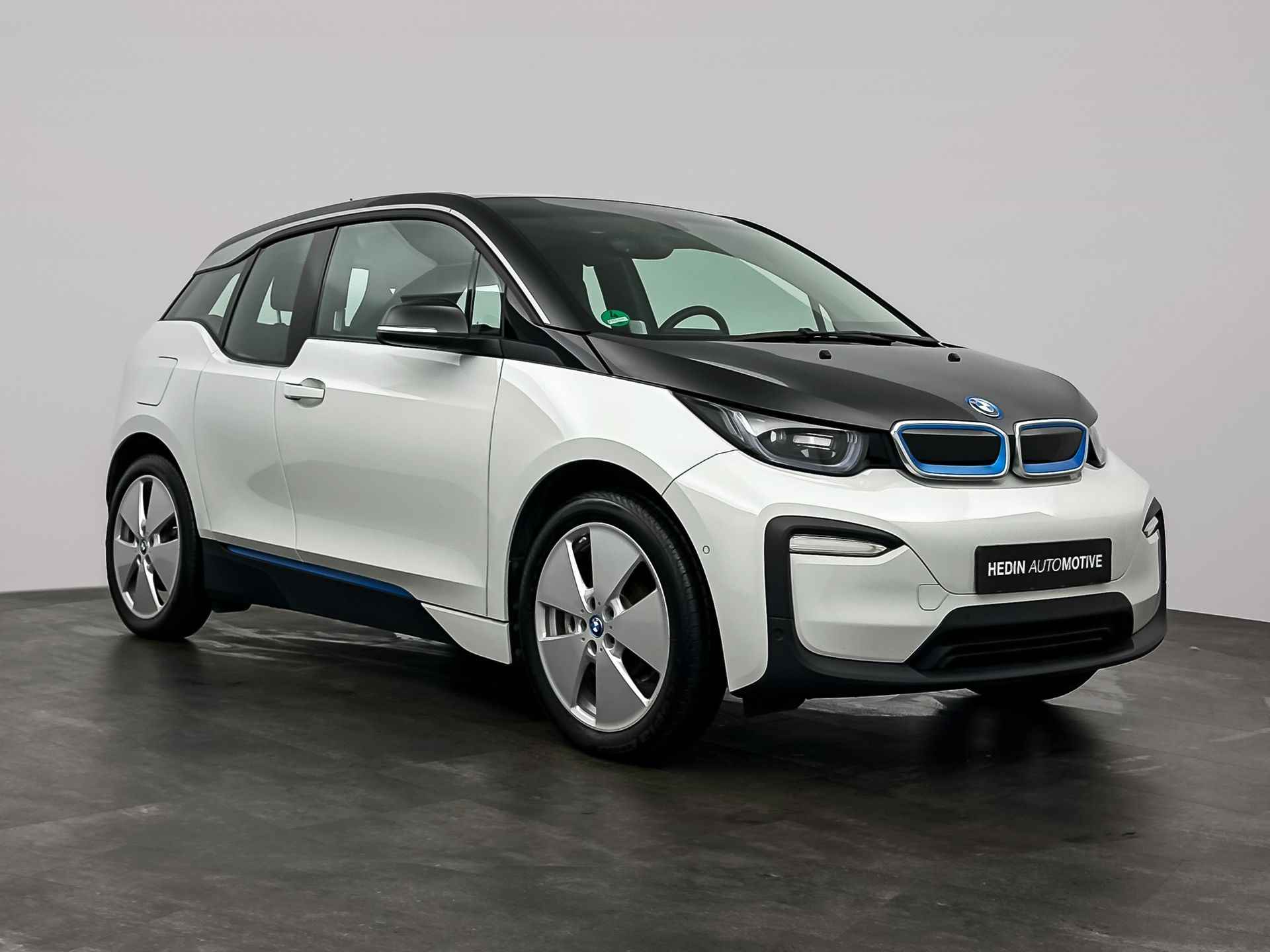 BMW i3 Basis 120Ah 42 kWh | Elektrisch verwarmde voorstoelen | Achteruitrijcamera | 	Park Distance Control voor/achter (PDC) | 1-zone aut.airconditioning | Comfort telefoonvoorbereiding met draadloze oplaadmogelijkhei - 3/50