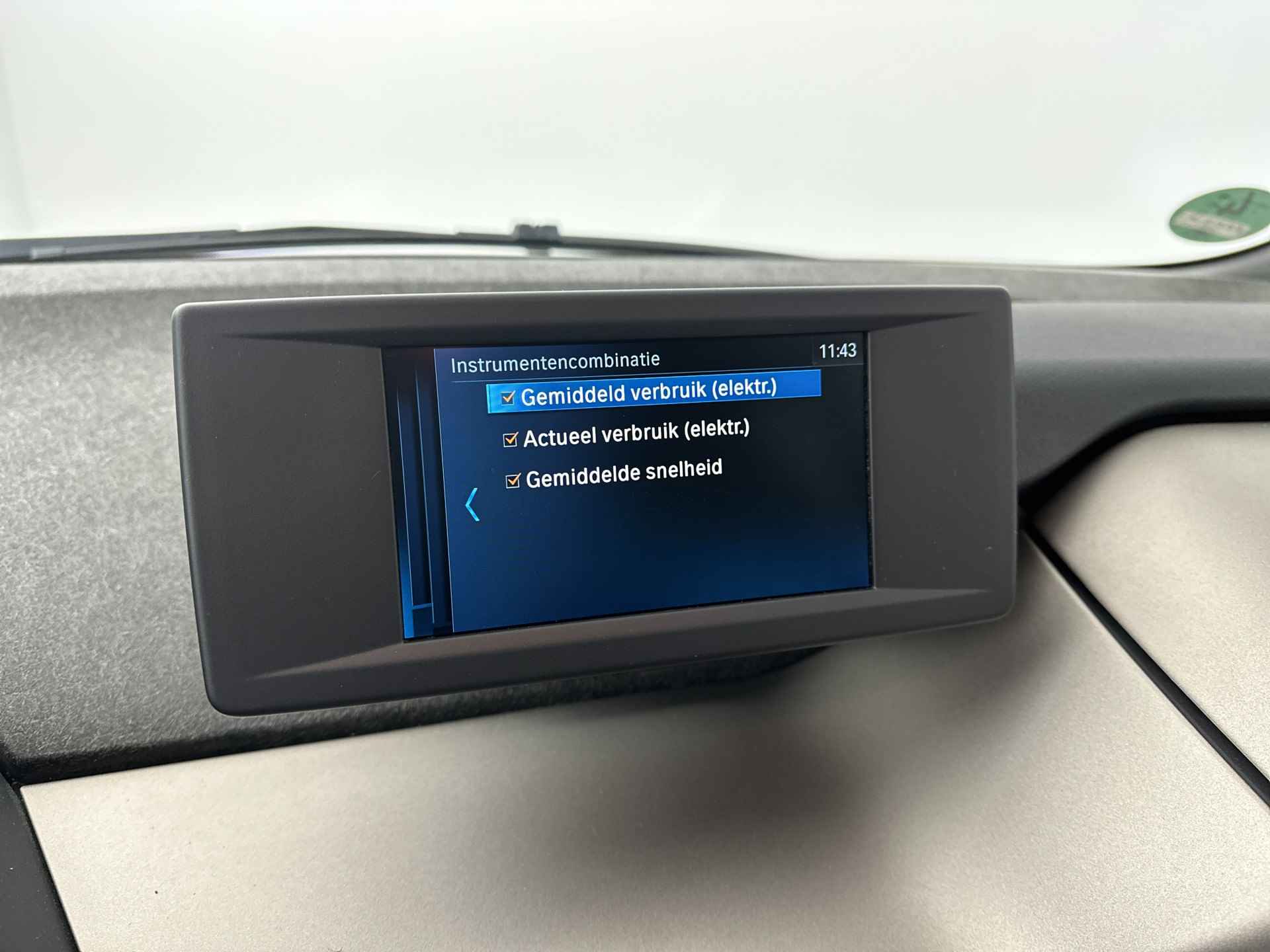 BMW i3 Basis 120Ah 42 kWh | Elektrisch verwarmde voorstoelen | Achteruitrijcamera | 	Park Distance Control voor/achter (PDC) | 1-zone aut.airconditioning | Comfort telefoonvoorbereiding met draadloze oplaadmogelijkhei - 15/50