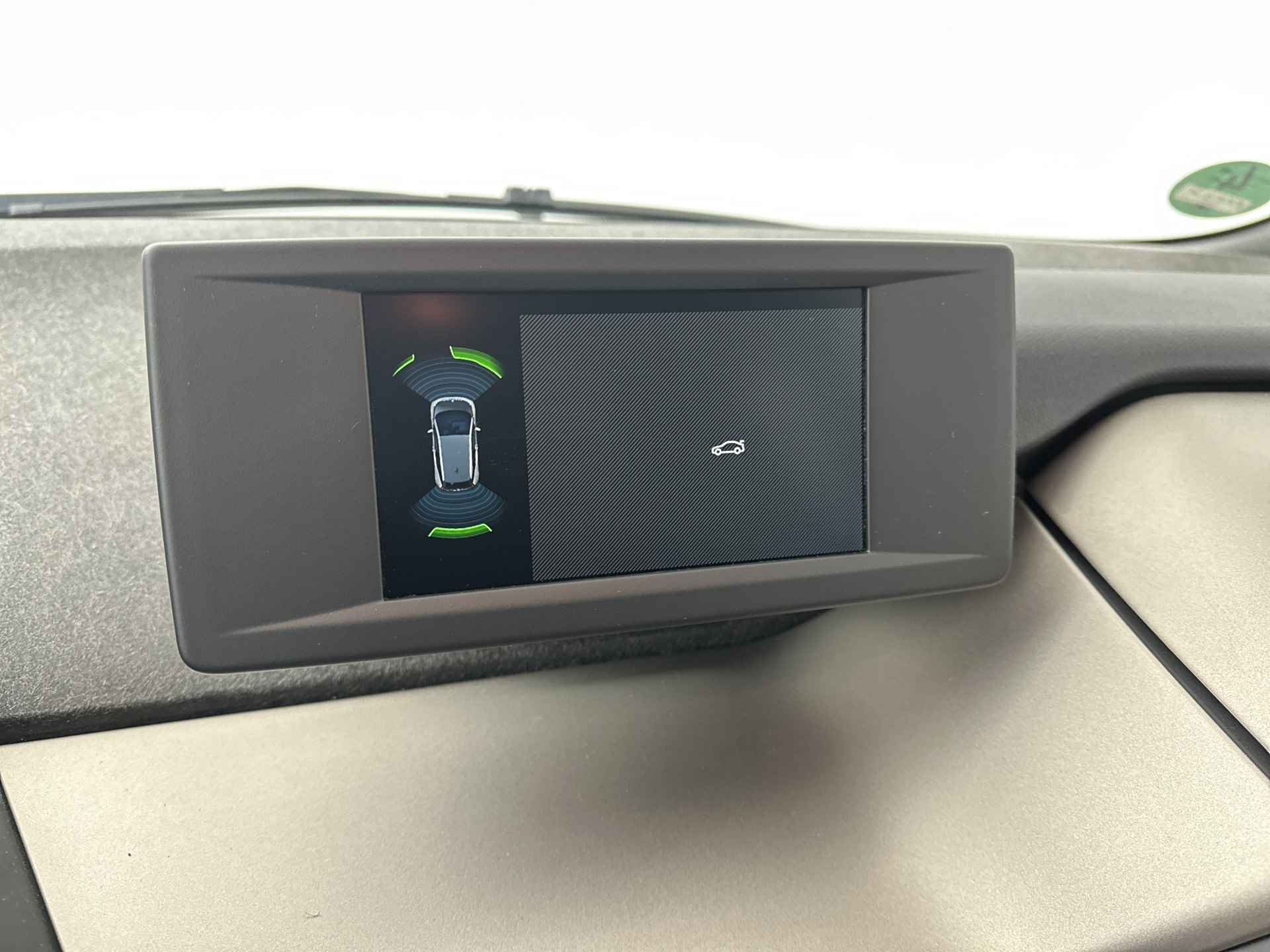 BMW i3 Basis 120Ah 42 kWh | Elektrisch verwarmde voorstoelen | Achteruitrijcamera | 	Park Distance Control voor/achter (PDC) | 1-zone aut.airconditioning | Comfort telefoonvoorbereiding met draadloze oplaadmogelijkhei - 23/50