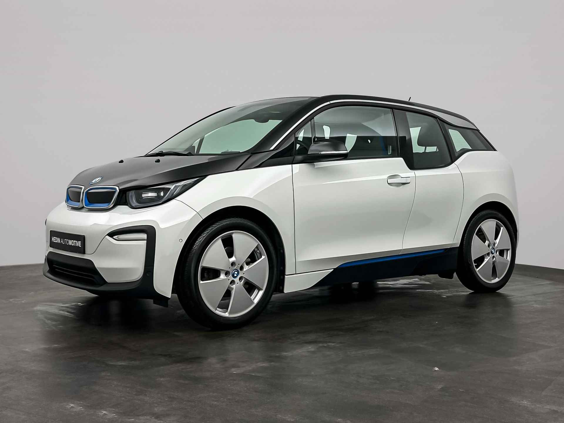 BMW i3 Basis 120Ah 42 kWh | Elektrisch verwarmde voorstoelen | Achteruitrijcamera | 	Park Distance Control voor/achter (PDC) | 1-zone aut.airconditioning | Comfort telefoonvoorbereiding met draadloze oplaadmogelijkhei - 28/50