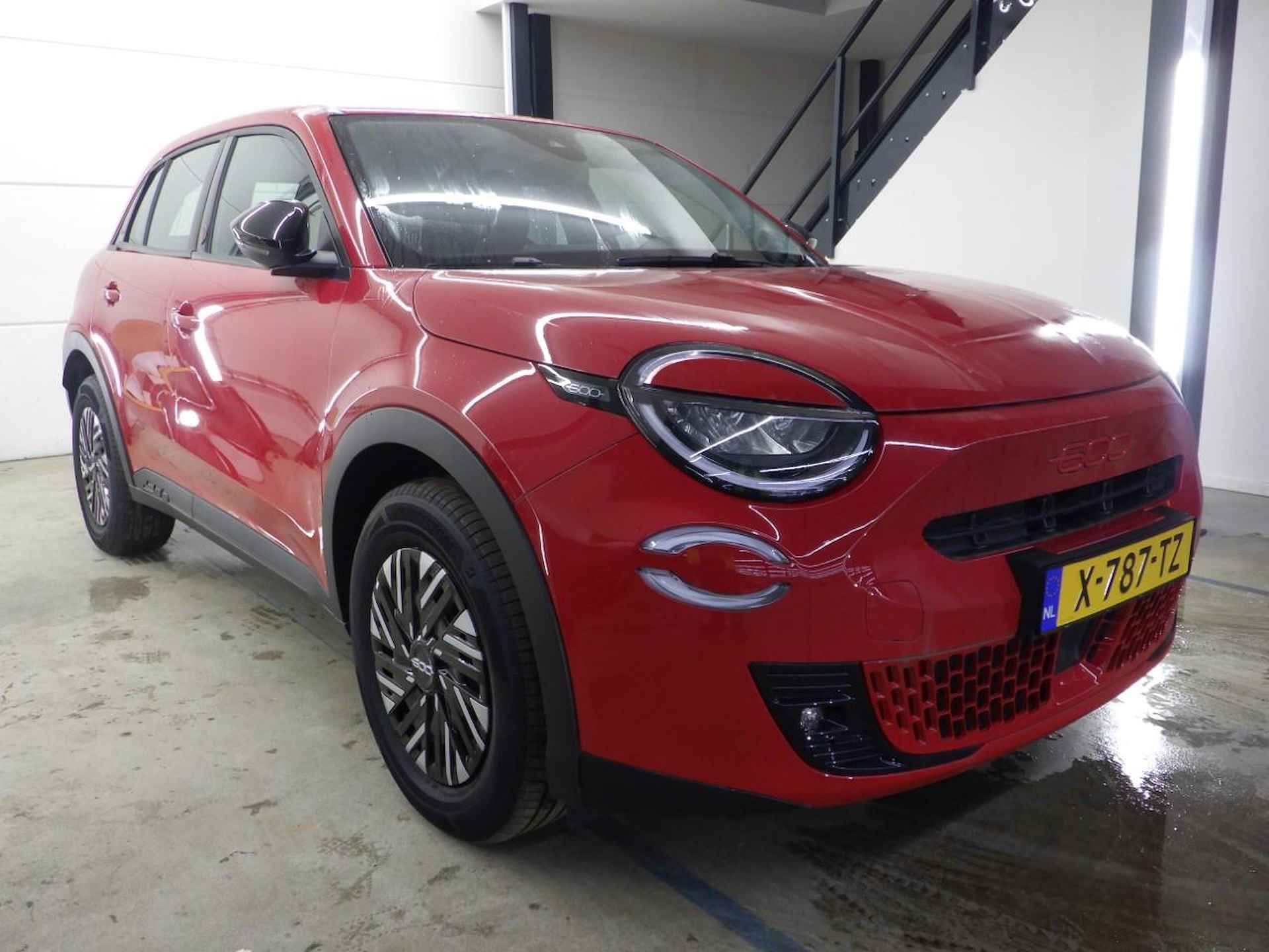 Fiat 600 EV RED 54 kWh 3 Fase VOORRAAD-ACTIE! €2000 SUBSIDIE! | Navigatie by App | Parkeersensoren | Draadloos Apple Carplay & Android Au - 2/19