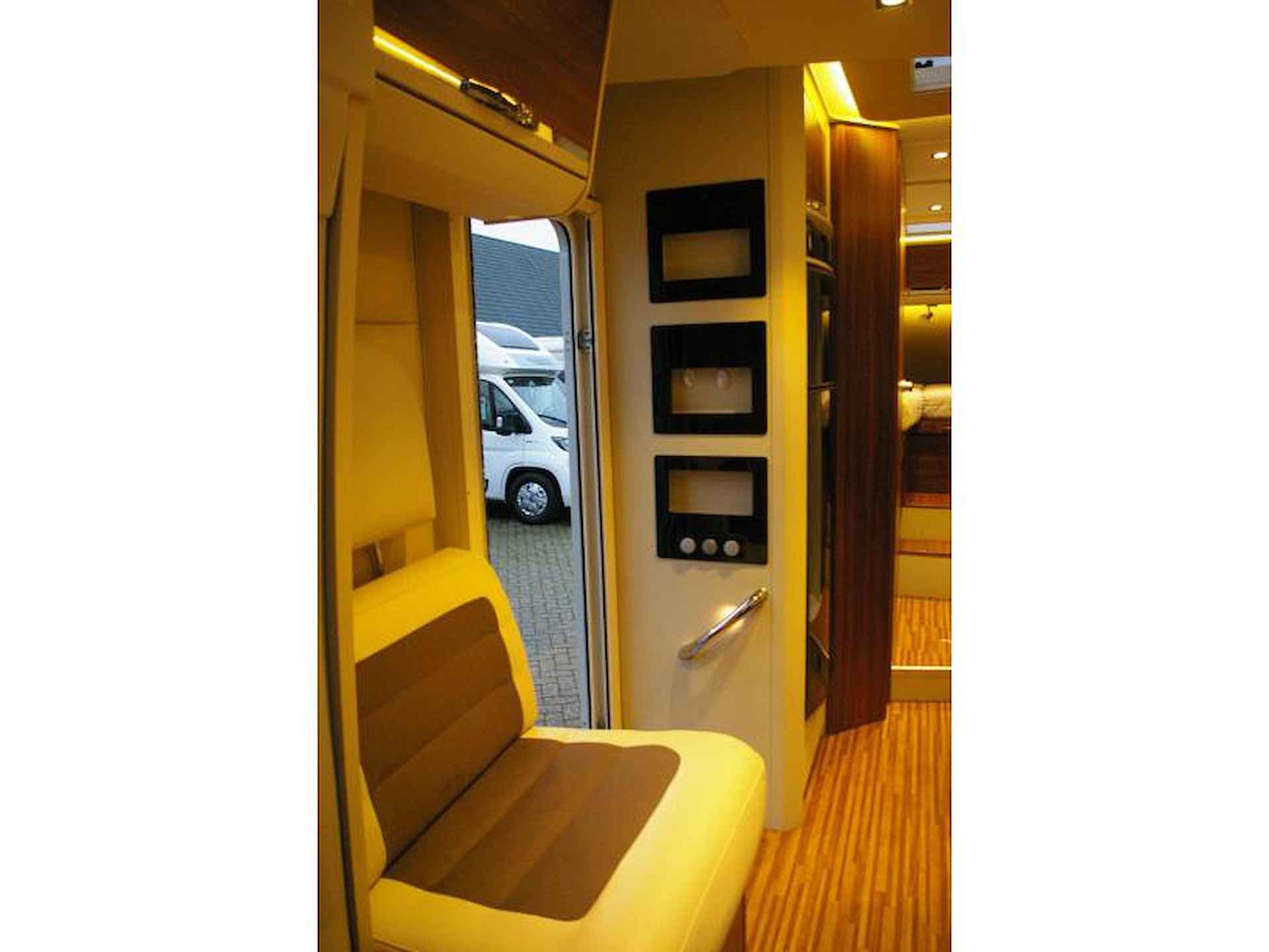 Adria Matrix Plus 670 SL Enkele bedden, Hefbed. - 9/18