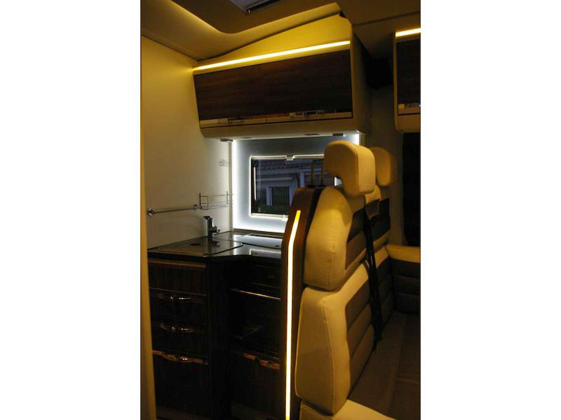 Adria Matrix Plus 670 SL Enkele bedden, Hefbed. - 12/18