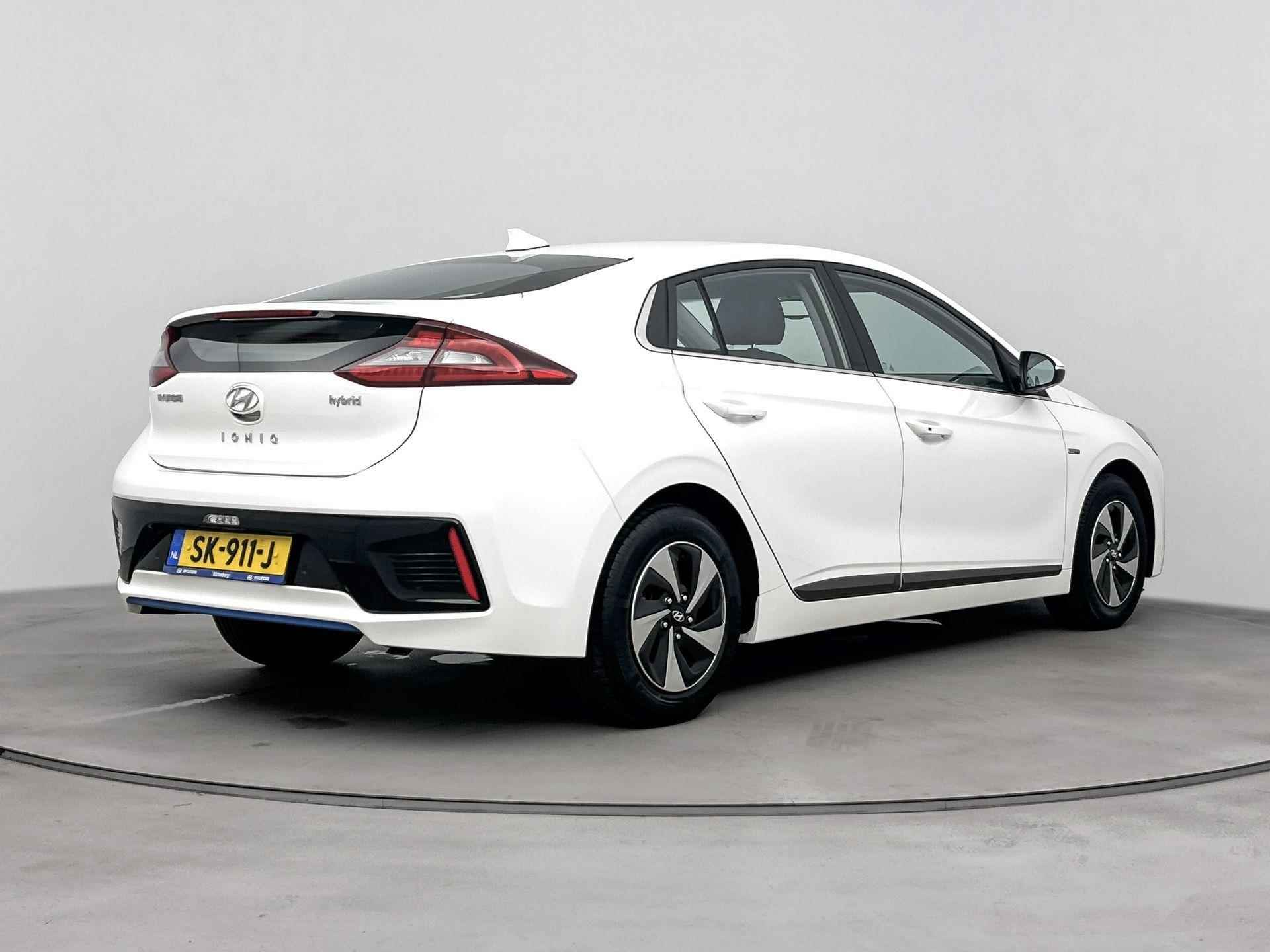 Hyundai IONIQ 1.6 GDi Comfort | Navigatie | Camera | Adaptive cruise | Parkeersensoren | Smart Key | - 3/31