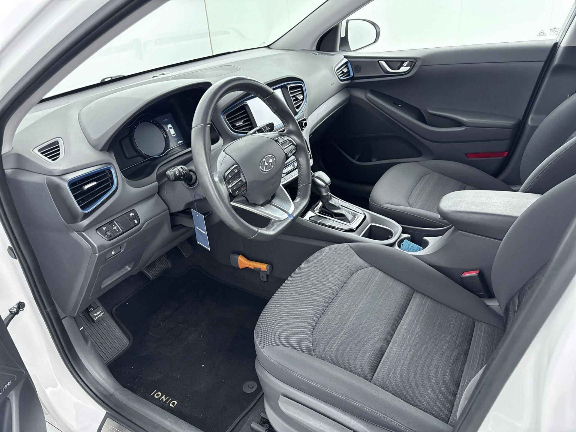 Hyundai IONIQ 1.6 GDi Comfort | Navigatie | Camera | Adaptive cruise | Parkeersensoren | Smart Key | - 30/31