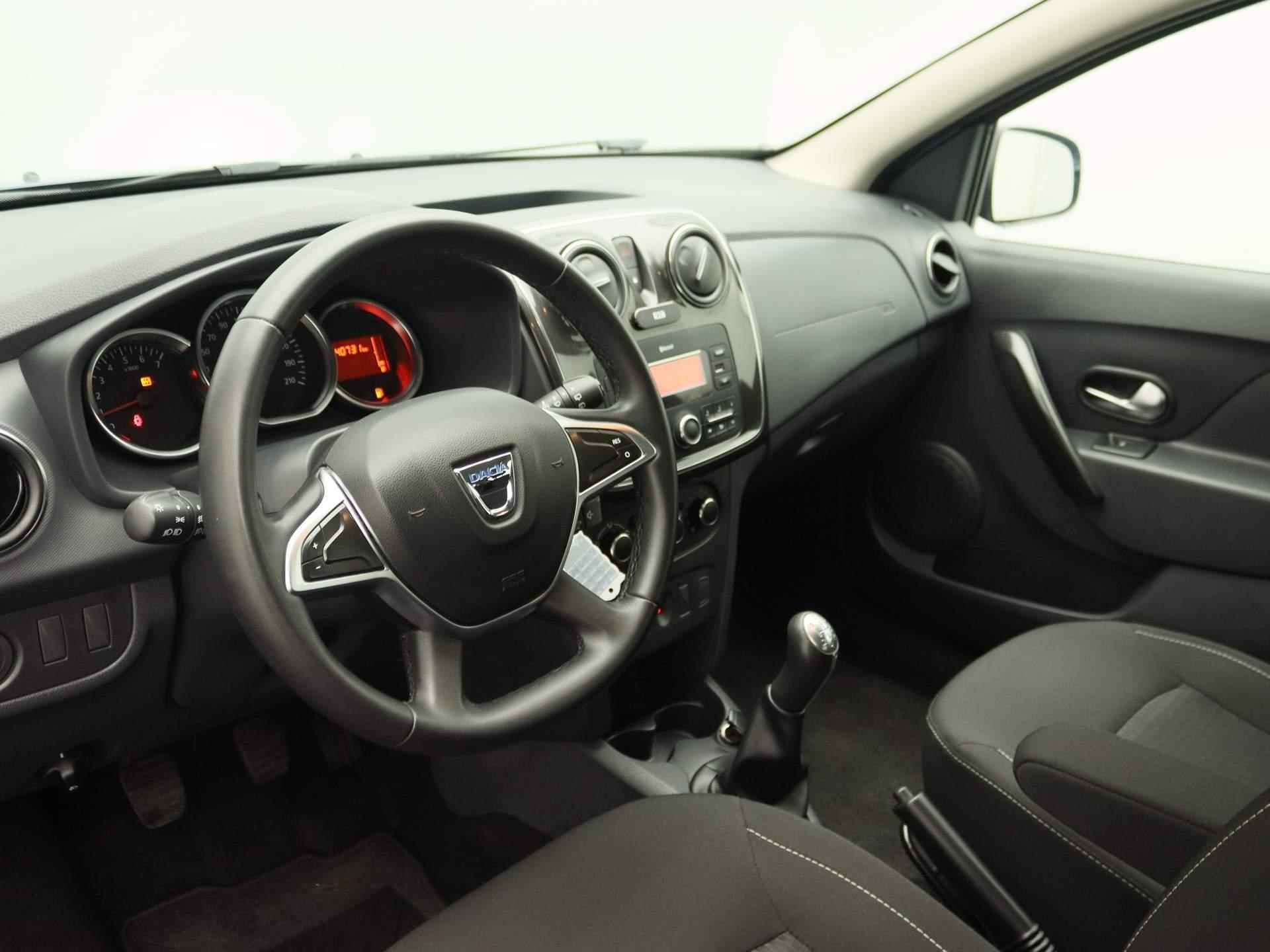 Dacia Sandero SCe 70 Lauréate | Airco | Cruise Control met snelheidsbegrenzer | Middenarmsteun vóór | Met leder bekleed stuurwiel | - 19/24