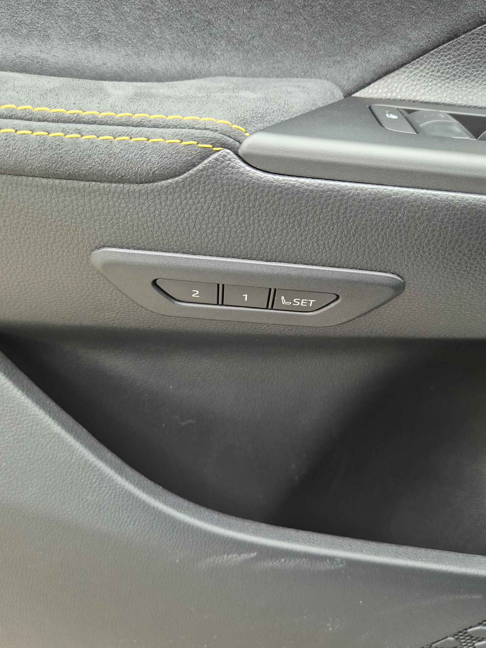 Toyota C-HR Plug-in Hybrid 220 PREMIÉRE EDITION PANODAK JBL-AUDIO ELEK. STOELEN + ACHTERKLEP STUURVERWARMING HEAD-UP KEYLESS 19'' LICHTMETAAL - 15/31