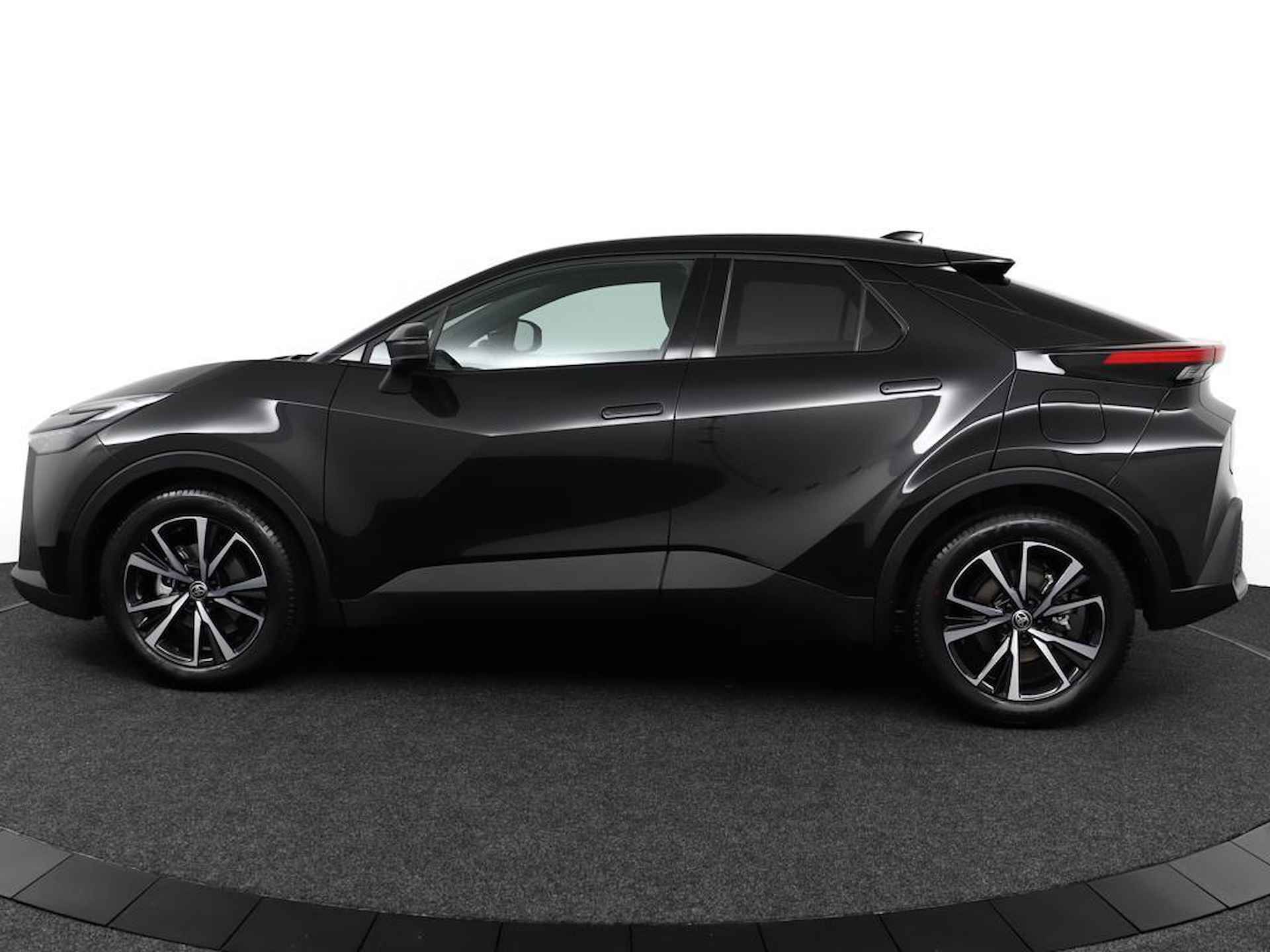 Toyota C-HR 1.8 Hybrid 140 First Edition | Voorraad model | Parkeersensoren | Navigatie | 360Camera | Elektrische achterklep | - 3/54