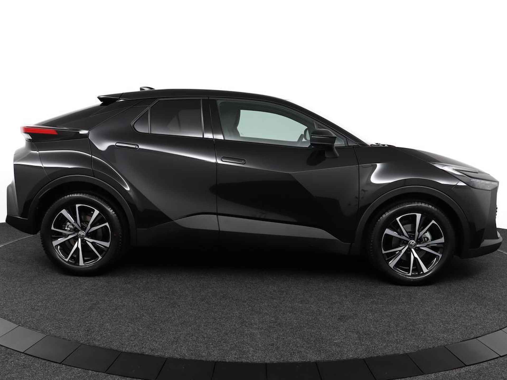 Toyota C-HR 1.8 Hybrid 140 First Edition | Voorraad model | Parkeersensoren | Navigatie | 360Camera | Elektrische achterklep | - 13/54