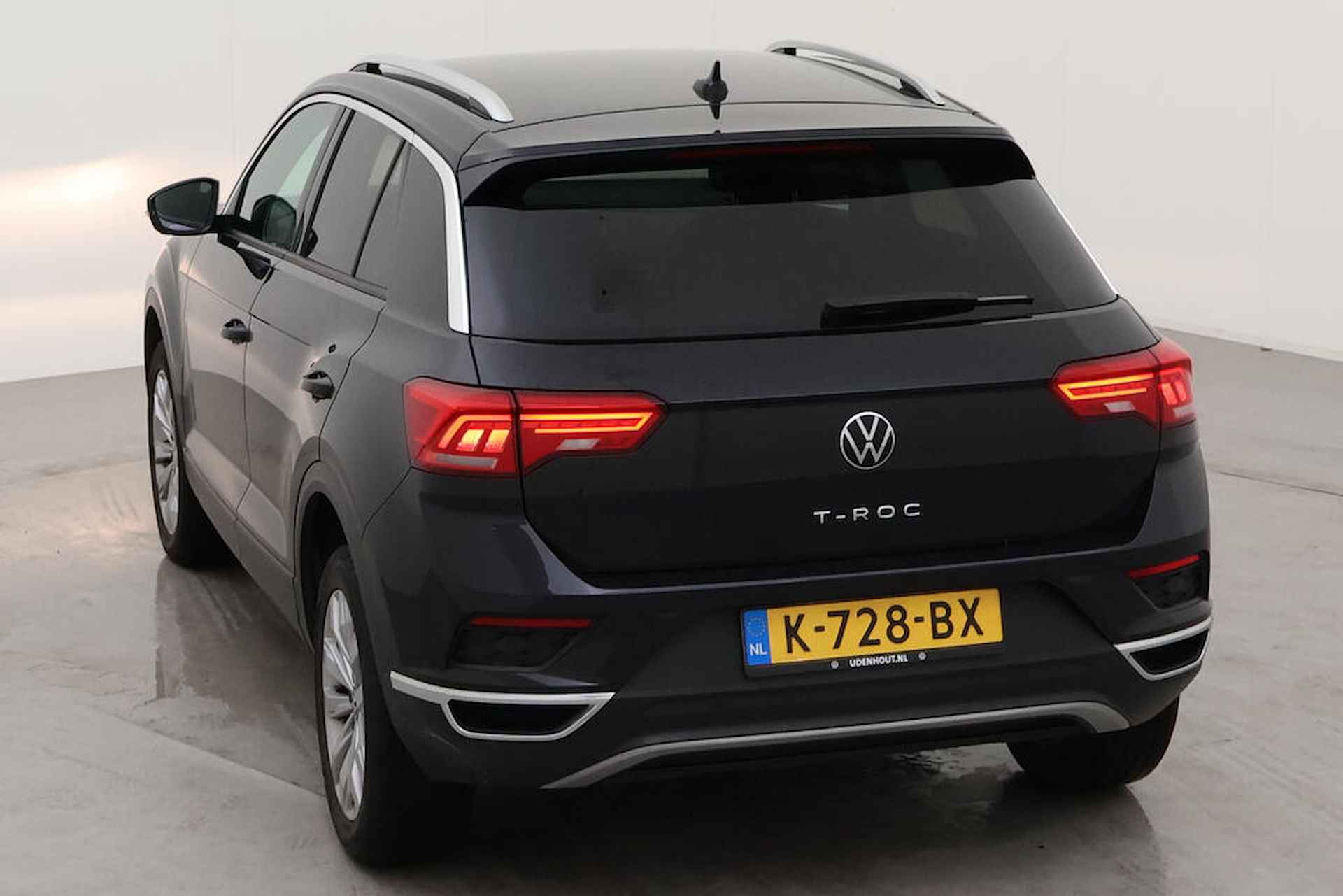 Volkswagen T-Roc 1.5 TSI Style DSG/ Metallic/ Digitale Cockpit/ Do glas / Camera/ Climatronic/ Navi/ Parkeersensor 2x/ 17 lmv - 10/16