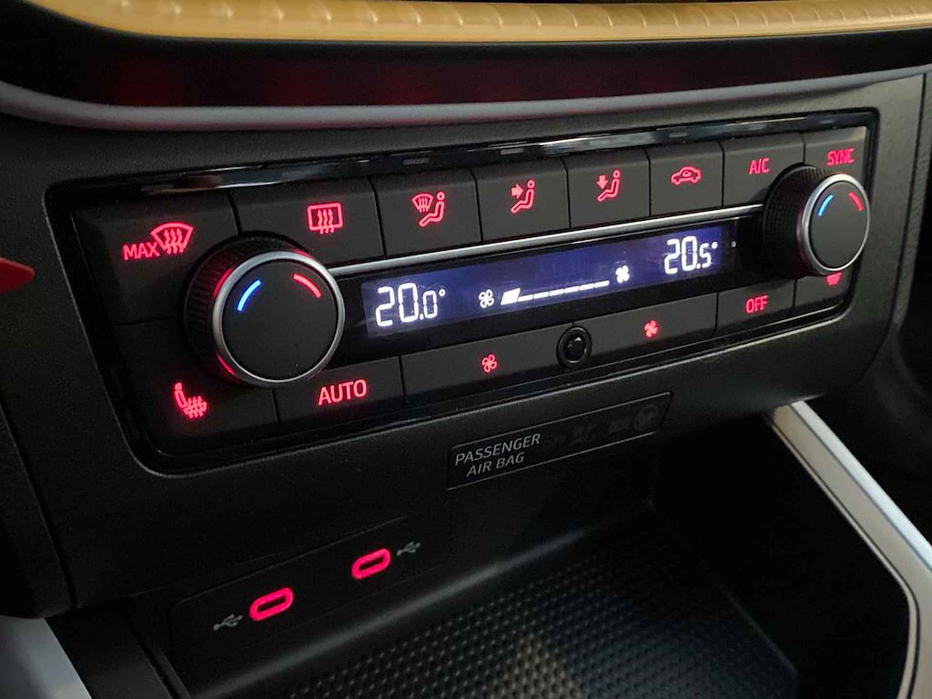 SEAT Arona 1.0 TSI 110pk Style | Apple carplay/Android auto | Parkeersensoren achter | Stoelverwarming - 18/30