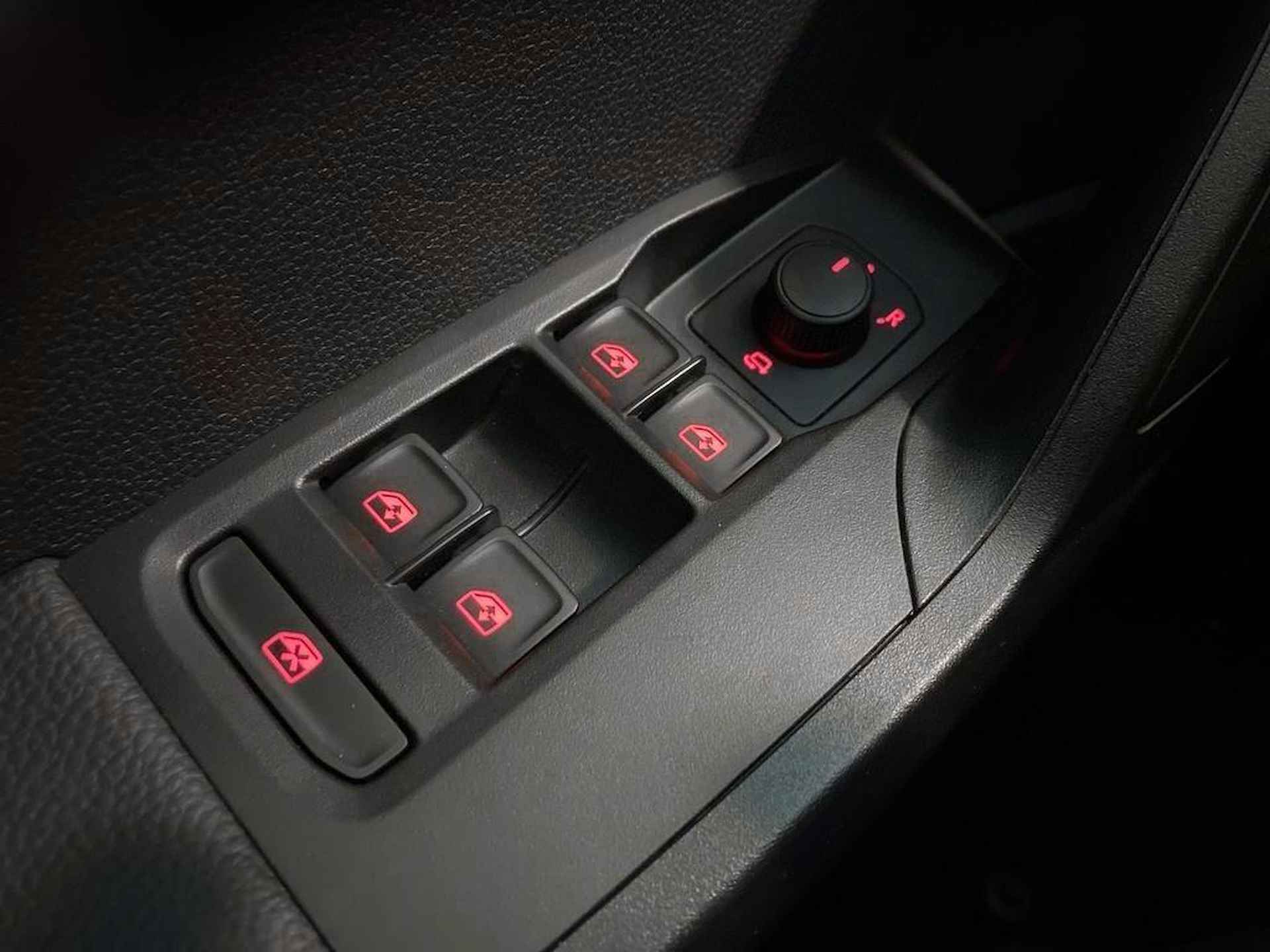 SEAT Arona 1.0 TSI 110pk Style | Apple carplay/Android auto | Parkeersensoren achter | Stoelverwarming - 19/30