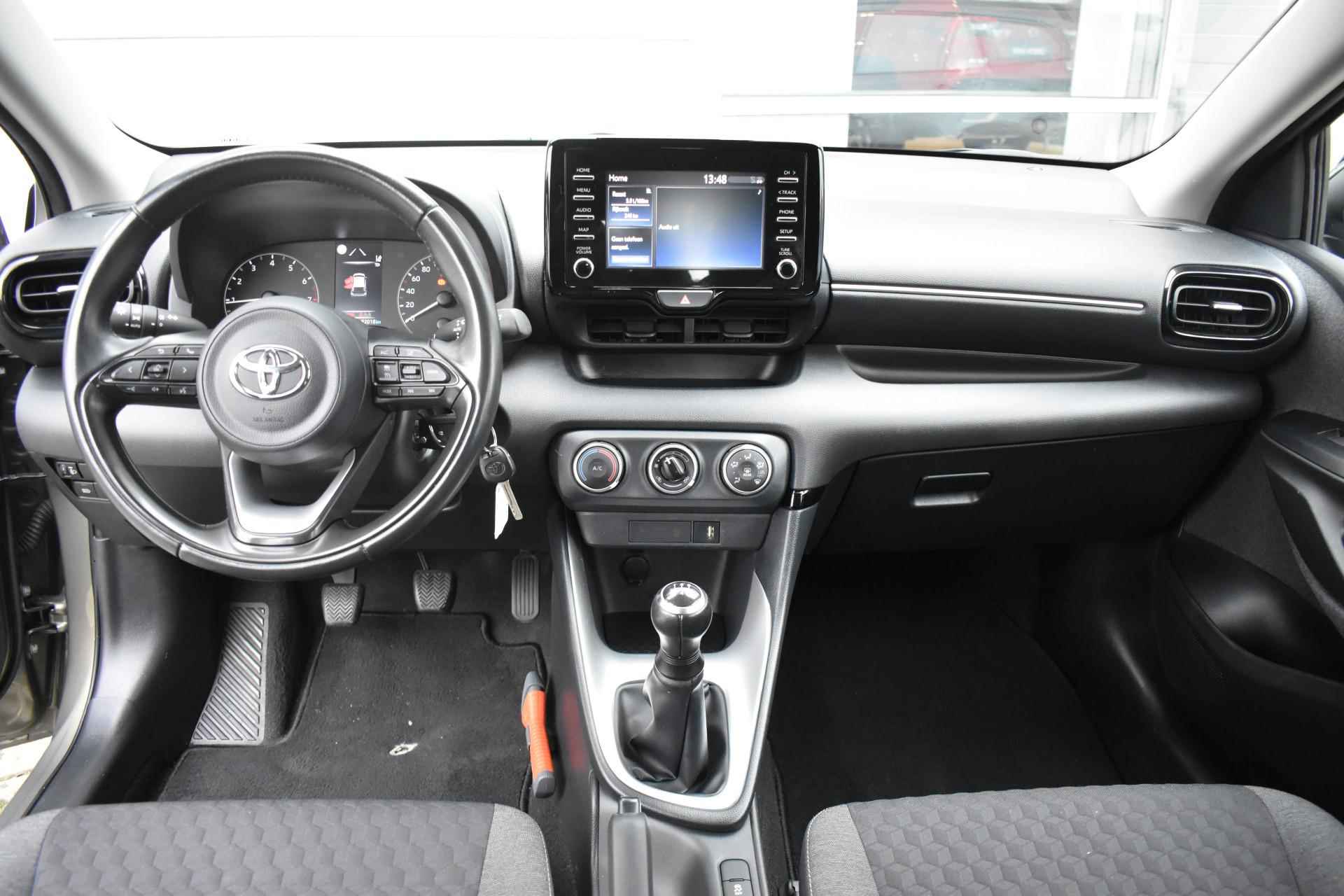 Toyota Yaris 1.0 VVT-i Active - 10/27