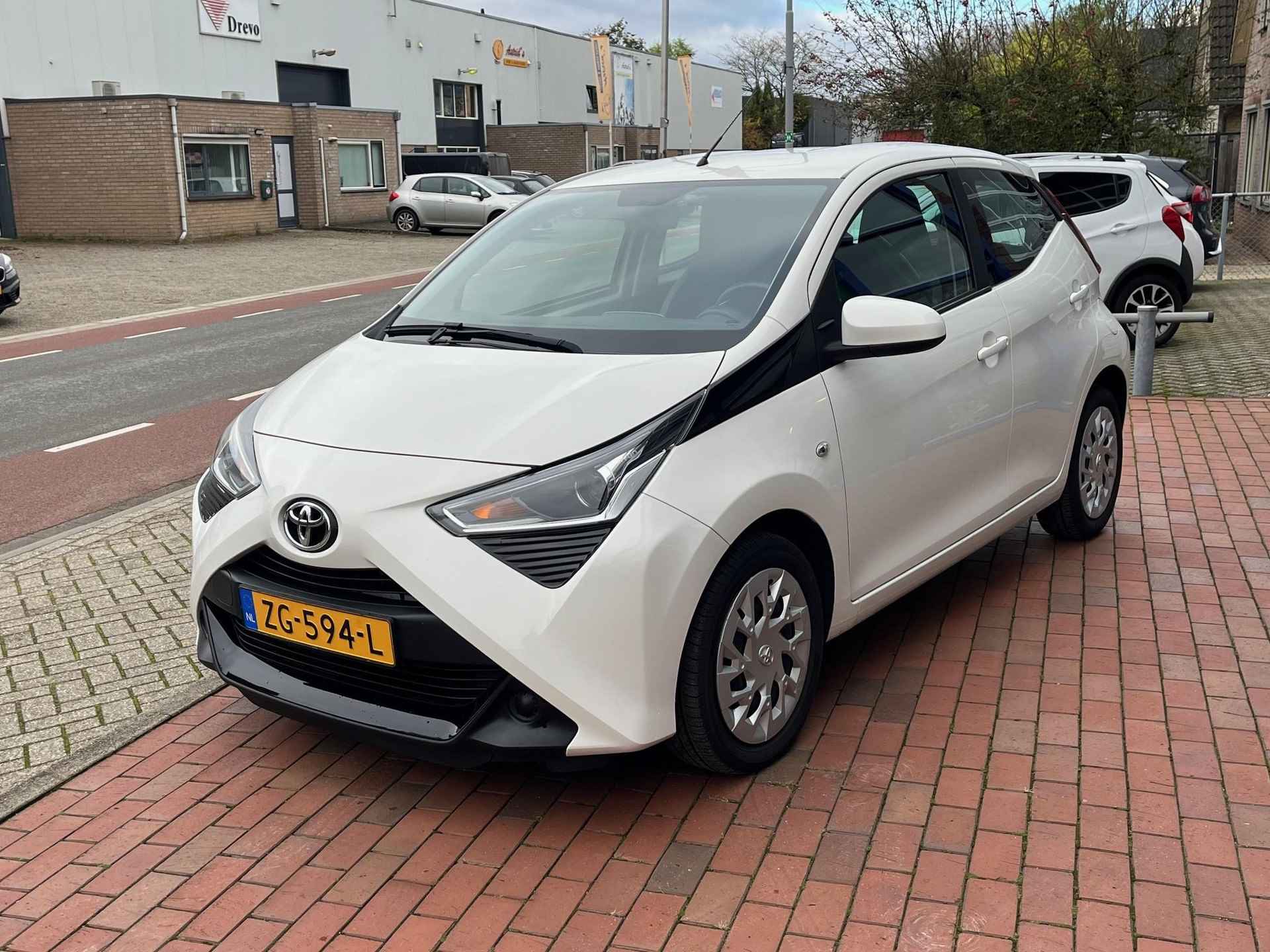 Toyota Aygo 1.0 VVT-i x-play limited navigatie via apps - 3/15