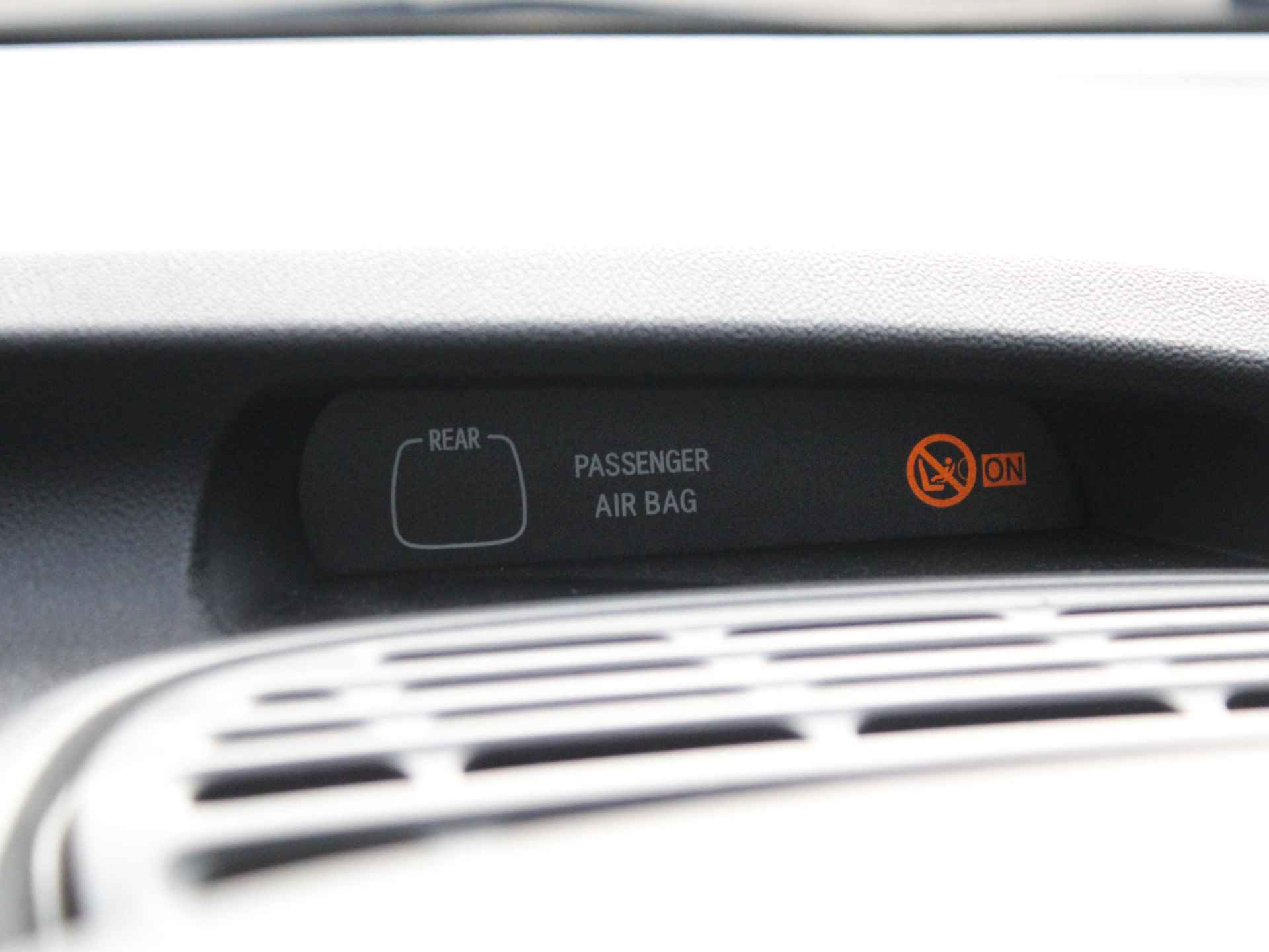 Peugeot 108 1.0 e-VTi 72PK Active 5DRS Airconditioning, Audio, Bluetooth, Elektrische ramen voor - 27/36