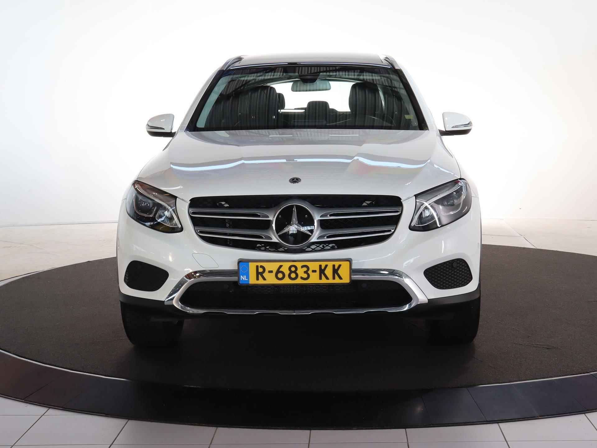 Mercedes-Benz GLC-klasse 350e 4MATIC Premium | Panoramadak | Trekhaak | Adaptieve cruise control | Led-koplampen | Elektr. achterklep | Navigatie | Parkeerpakket - 4/27