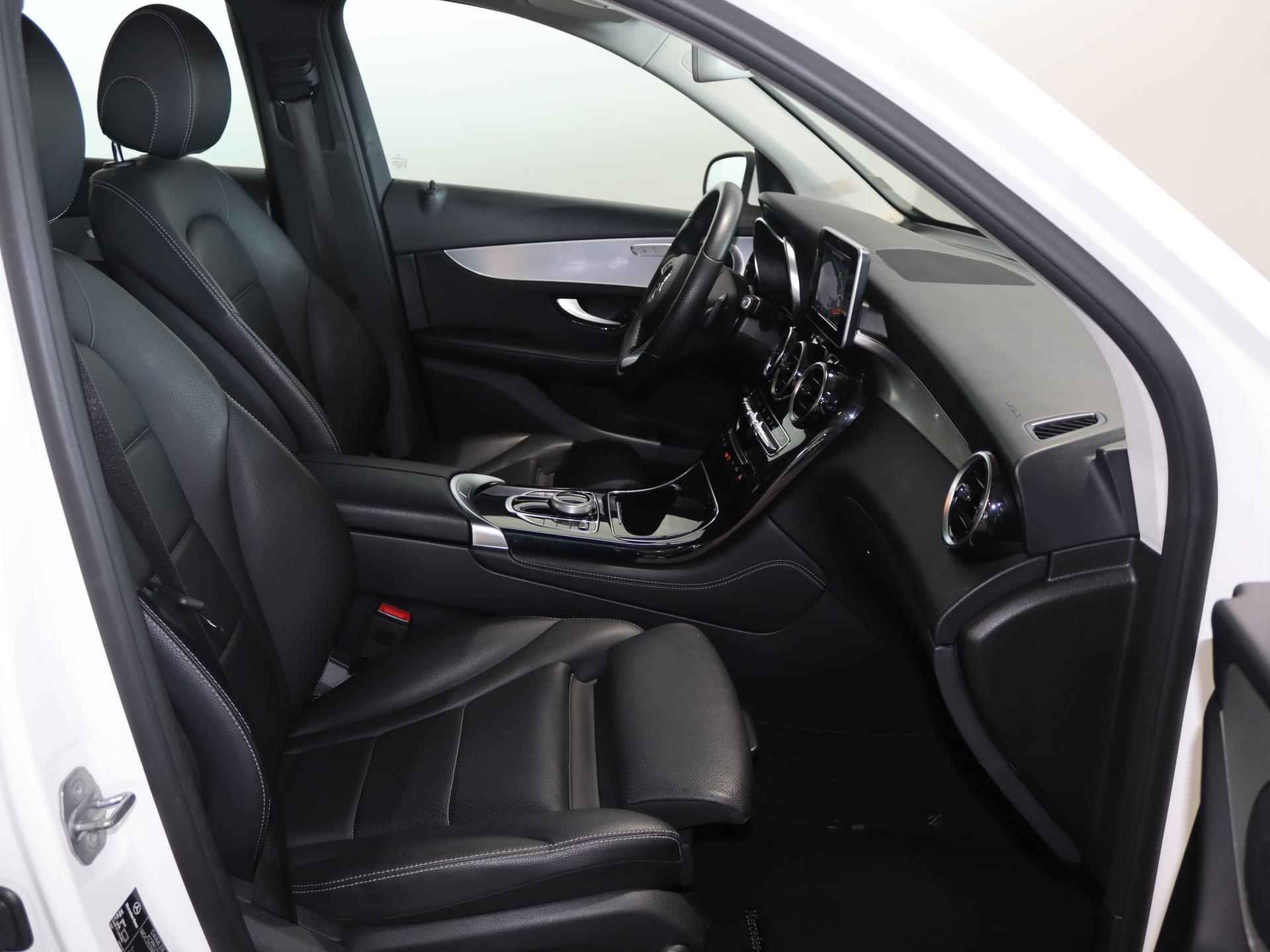 Mercedes-Benz GLC-klasse 350e 4MATIC Premium | Panoramadak | Trekhaak | Adaptieve cruise control | Led-koplampen | Elektr. achterklep | Navigatie | Parkeerpakket - 8/27