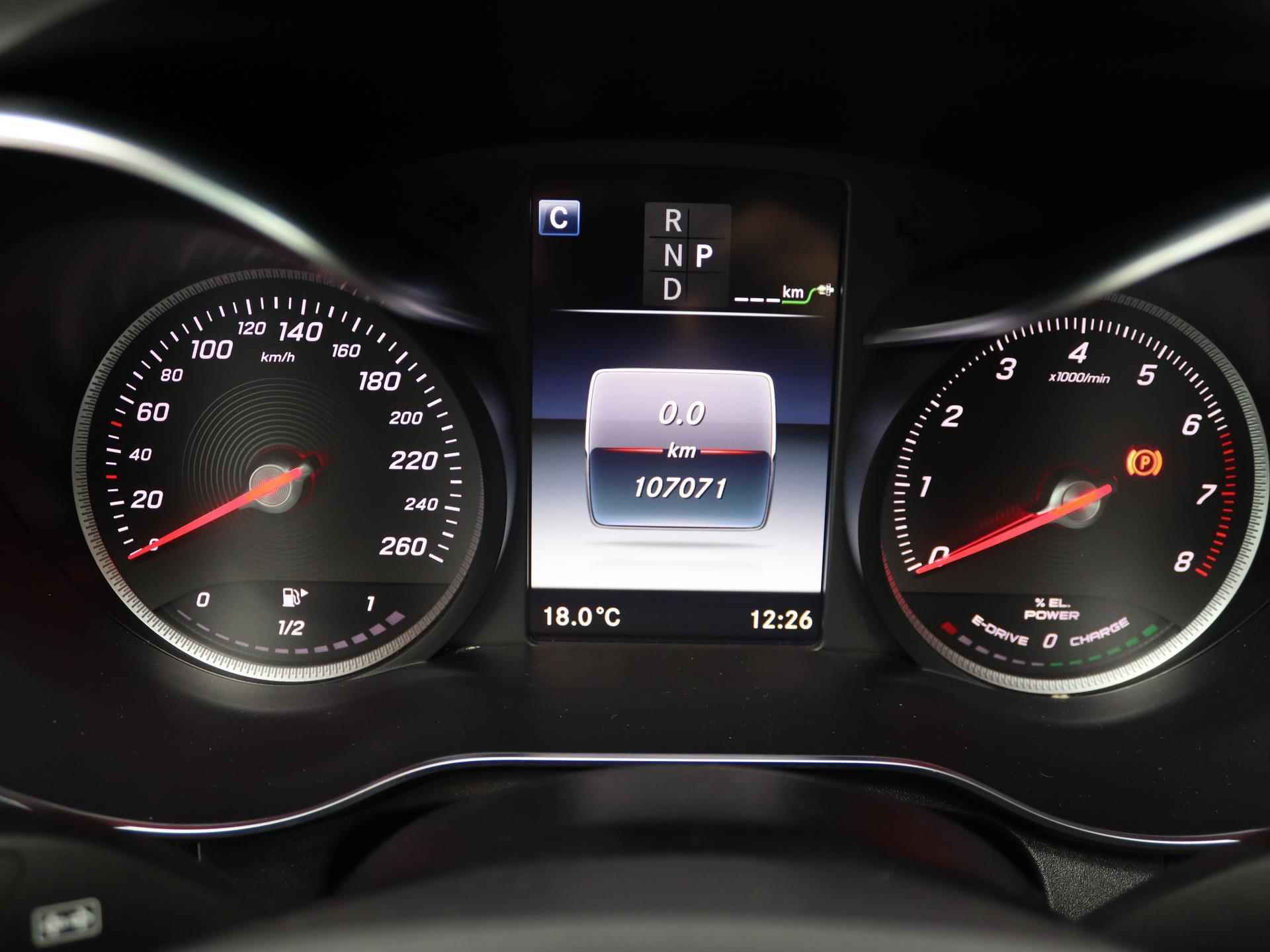 Mercedes-Benz GLC-klasse 350e 4MATIC Premium | Panoramadak | Trekhaak | Adaptieve cruise control | Led-koplampen | Elektr. achterklep | Navigatie | Parkeerpakket - 17/27