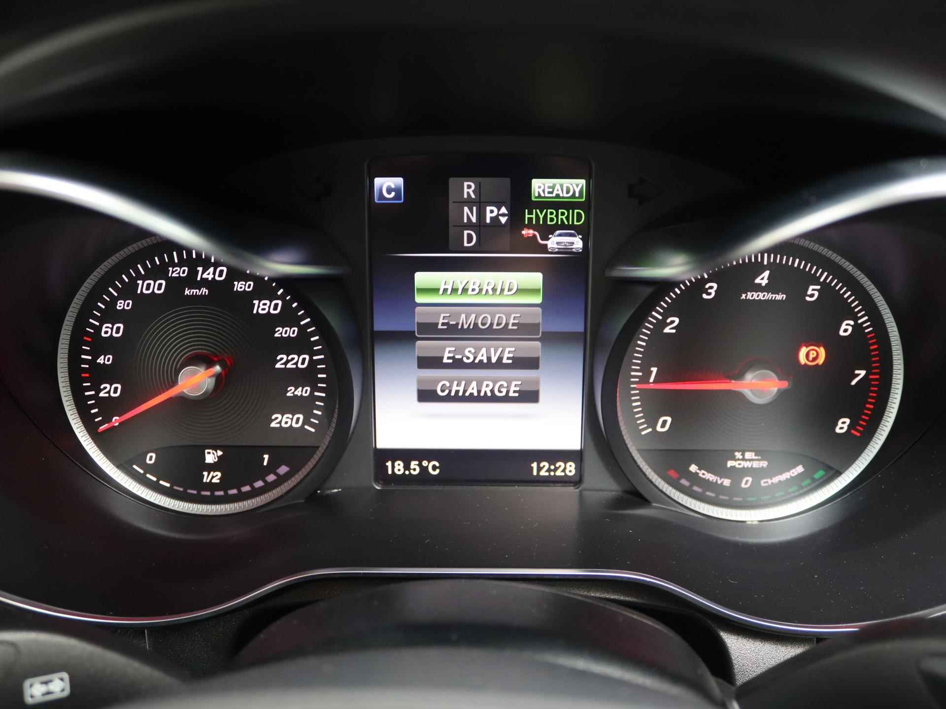 Mercedes-Benz GLC-klasse 350e 4MATIC Premium | Panoramadak | Trekhaak | Adaptieve cruise control | Led-koplampen | Elektr. achterklep | Navigatie | Parkeerpakket - 22/27