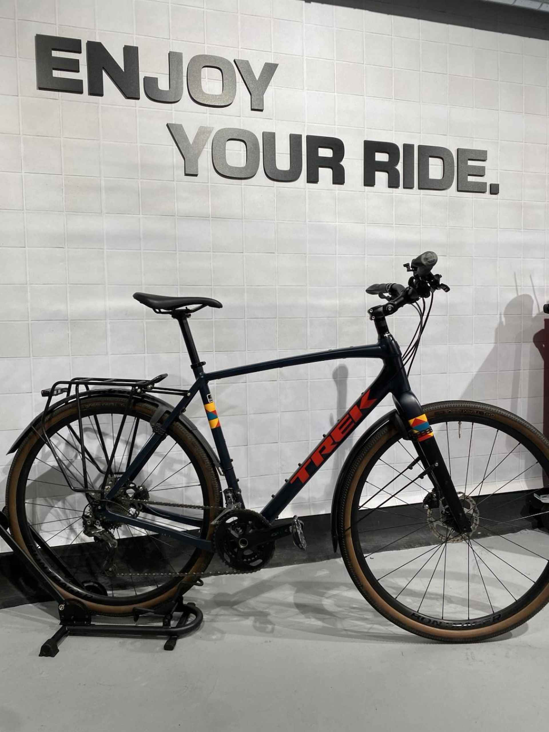 Trek Checkpoint ALR 4 56 Matte Black