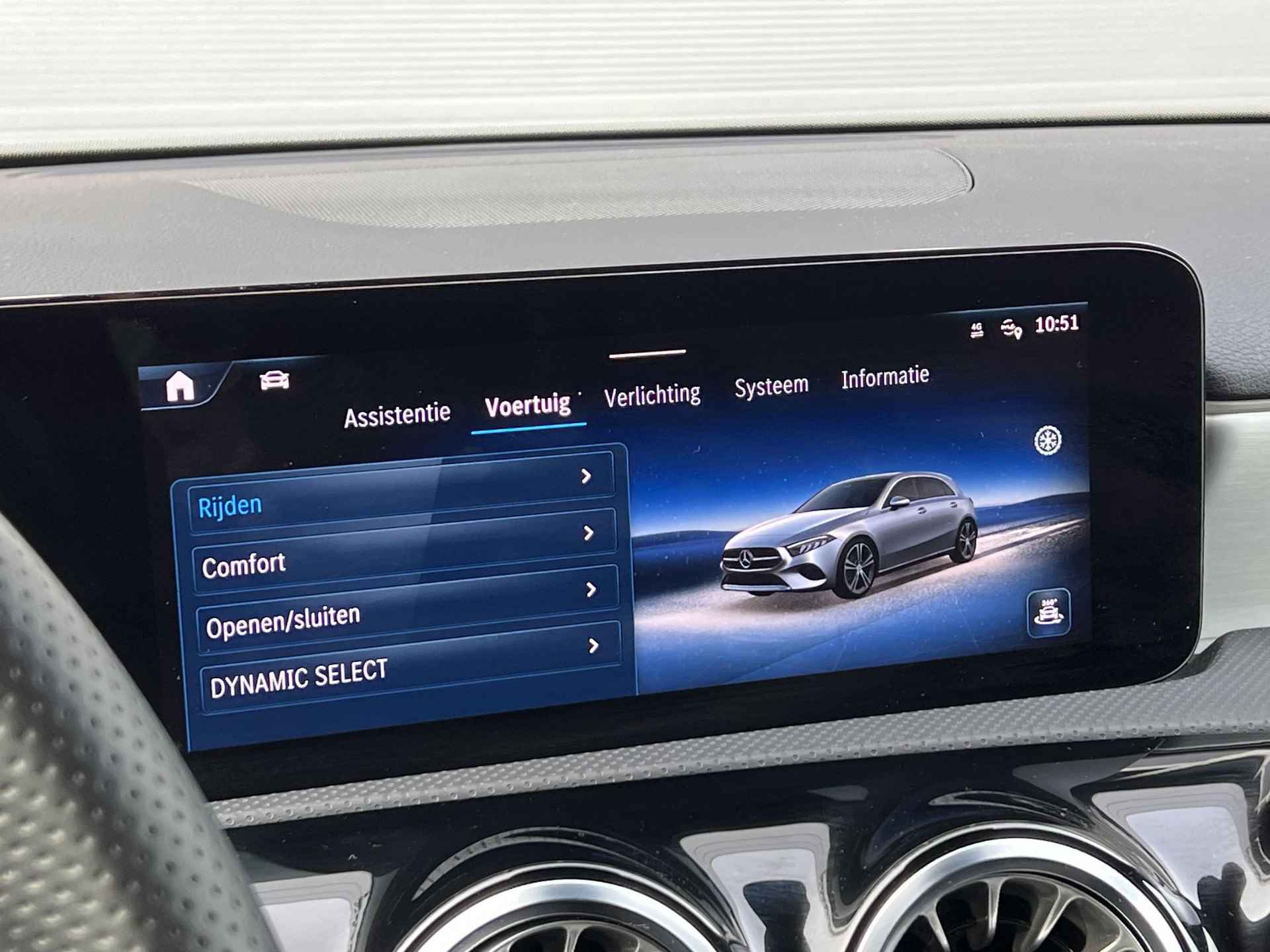 Mercedes-Benz A-klasse 180 AMG Line | Premium | Panoramadak | Achteruitrijcamera | Trekhaak | Multibeam LED | Sfeerverlichting  | Apple & Android Carplay - 25/26