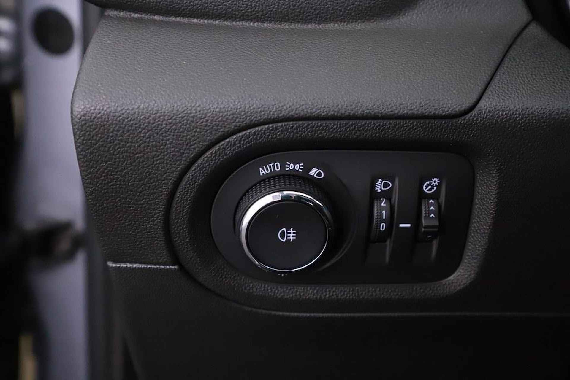 Opel Grandland X 1.2 Turbo Business + Navi/Apple/Camera/AGR stoelen - 8/31
