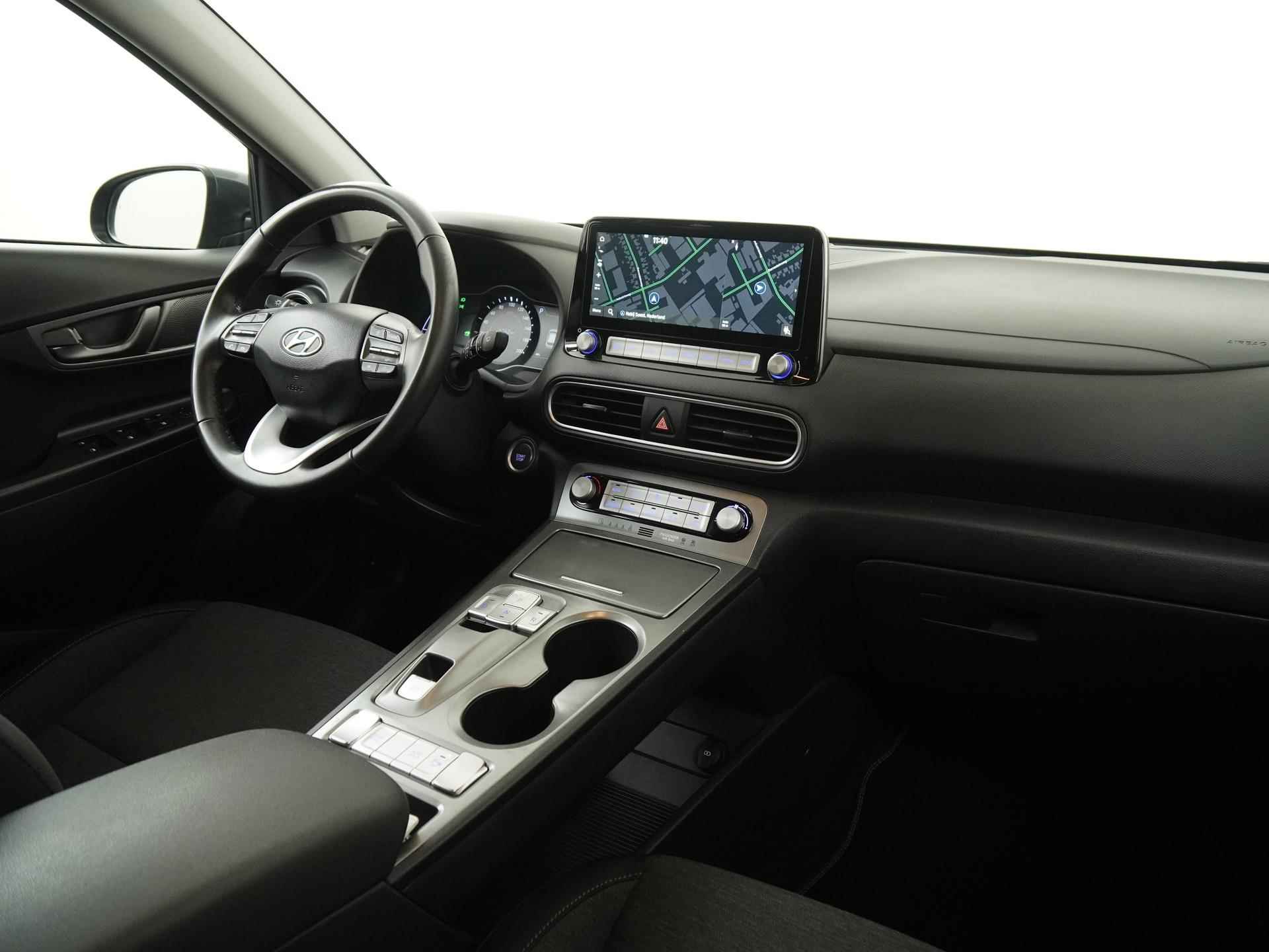 Hyundai KONA EV Comfort 64kWh 21.945,- na subsidie | 3-fase | Navigatie | Zondag Open! - 2/39