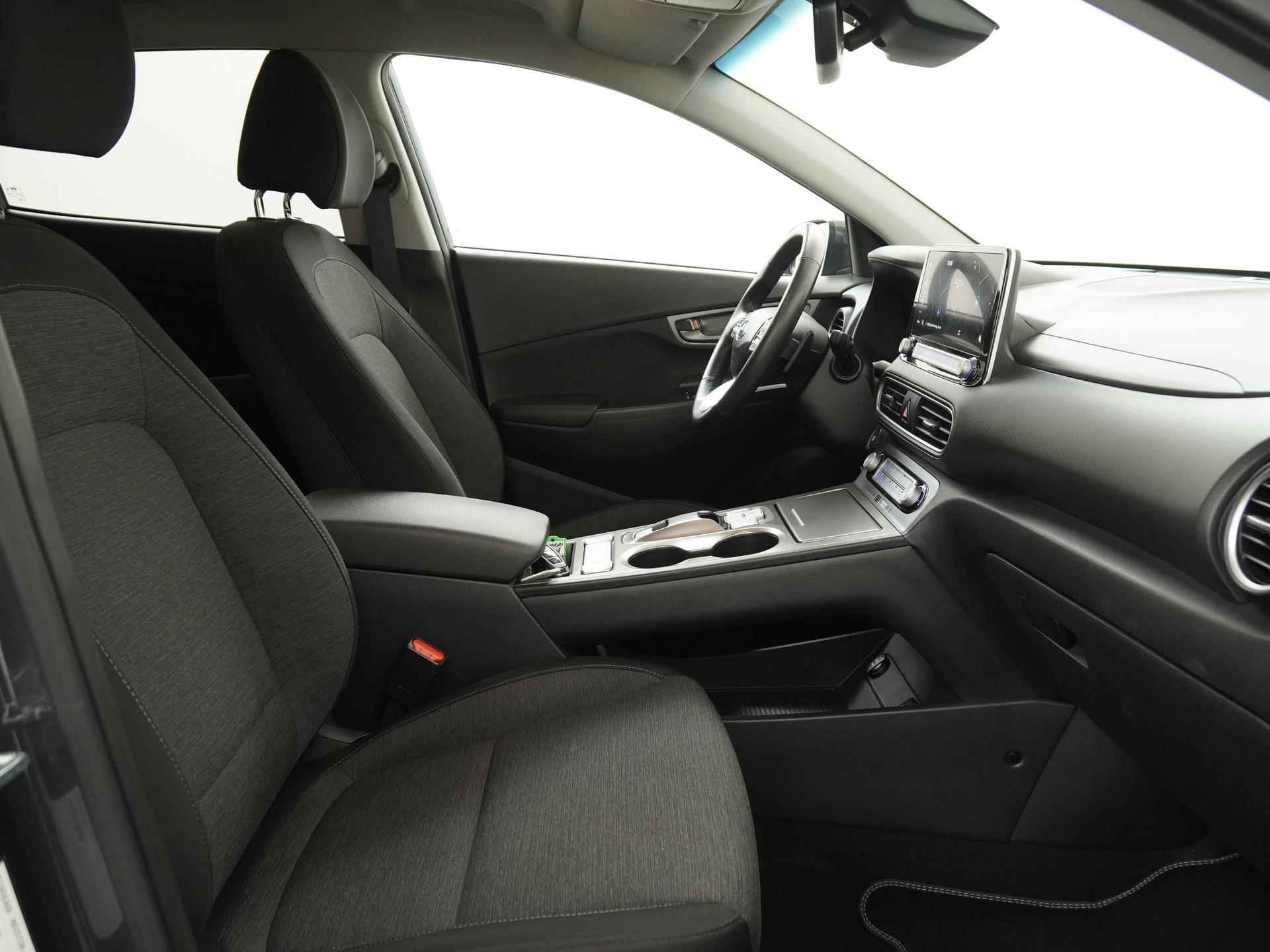 Hyundai KONA EV Comfort 64kWh 21.945,- na subsidie | 3-fase | Navigatie | Zondag Open! - 3/39