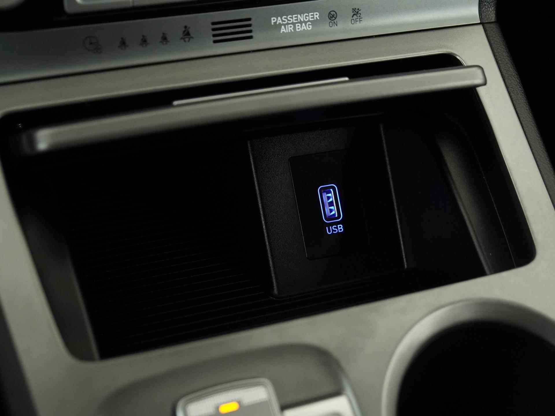 Hyundai KONA EV Comfort 64kWh 21.945,- na subsidie | 3-fase | Navigatie | Zondag Open! - 12/39