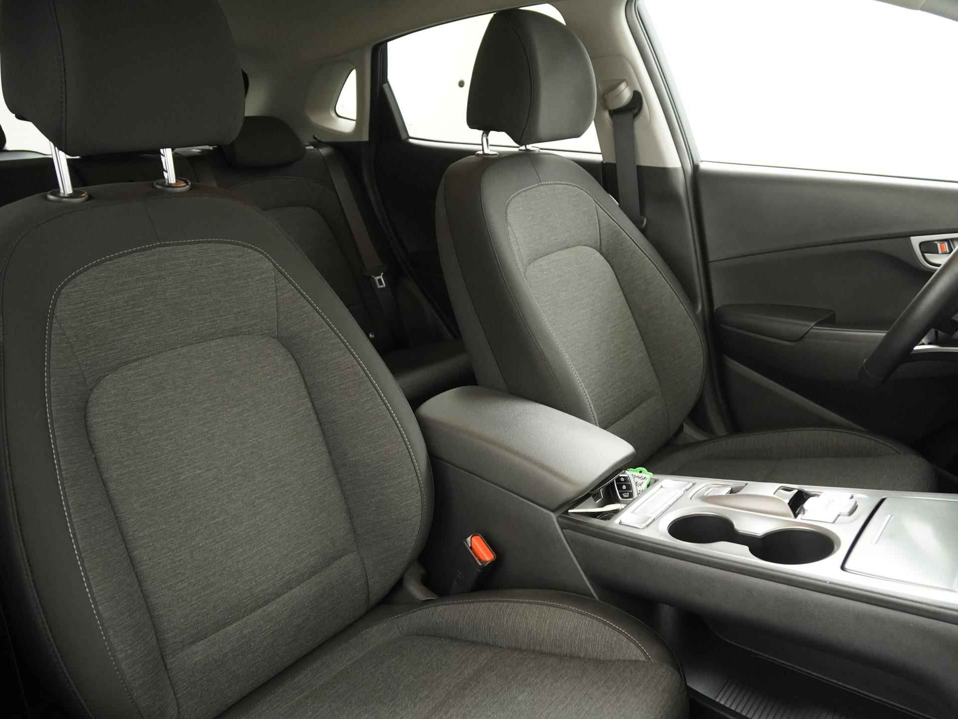 Hyundai KONA EV Comfort 64kWh 21.945,- na subsidie | 3-fase | Navigatie | Zondag Open! - 26/39