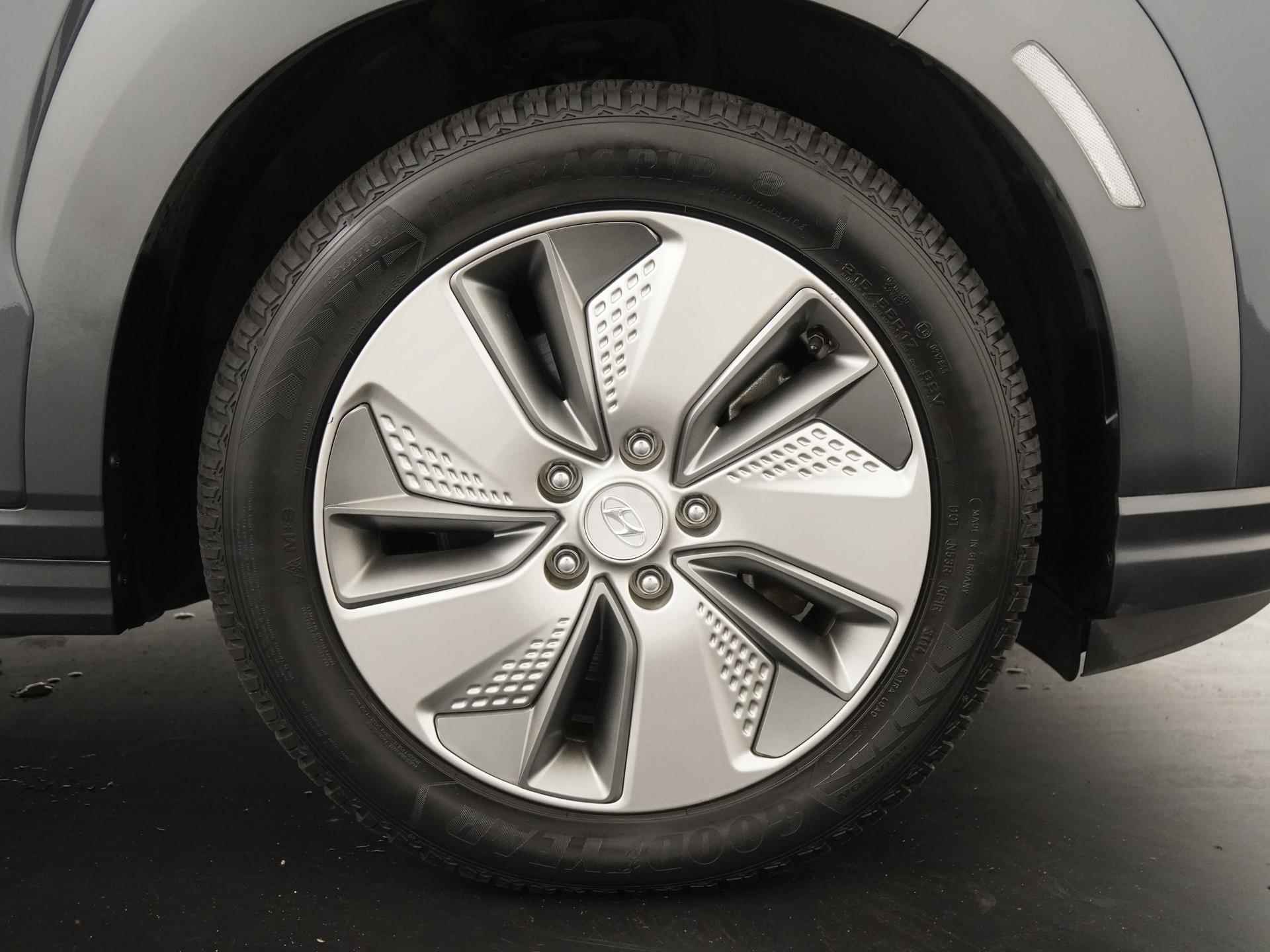Hyundai KONA EV Comfort 64kWh 21.945,- na subsidie | 3-fase | Navigatie | Zondag Open! - 29/39