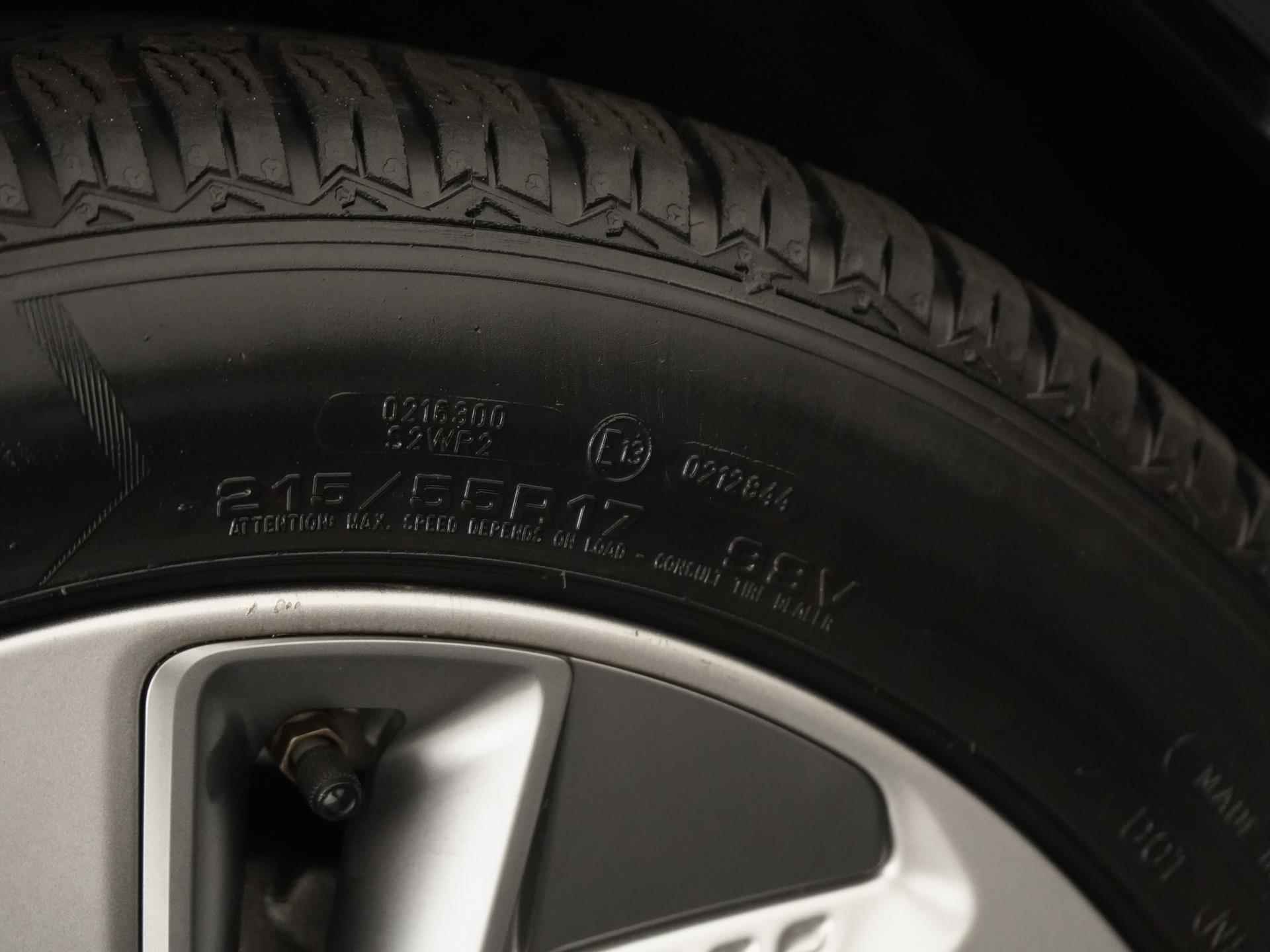 Hyundai KONA EV Comfort 64kWh 21.945,- na subsidie | 3-fase | Navigatie | Zondag Open! - 31/39