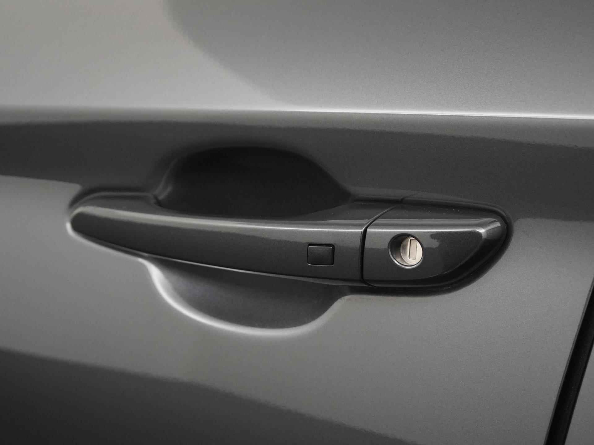 Hyundai KONA EV Comfort 64kWh 21.945,- na subsidie | 3-fase | Navigatie | Zondag Open! - 34/39
