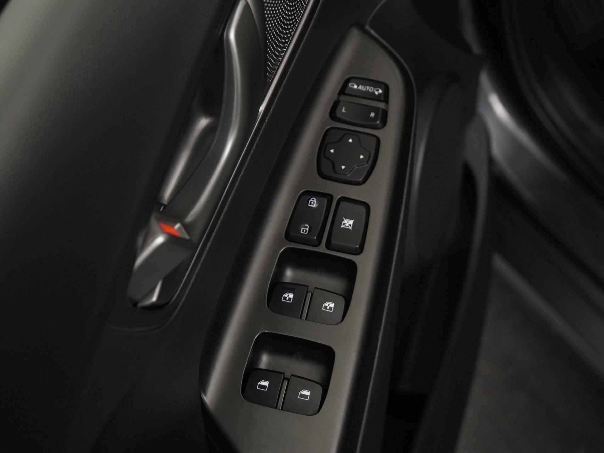 Hyundai KONA EV Comfort 64kWh 21.945,- na subsidie | 3-fase | Navigatie | Zondag Open! - 35/39