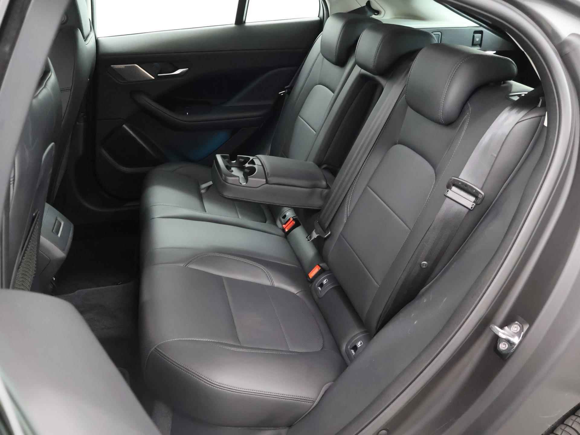Jaguar I-PACE EV400 Business Edition S 90 kWh | Navigatie | Leder |  Parkeercamera | Stoelverwarming | Lederen stuurwiel | - 12/44