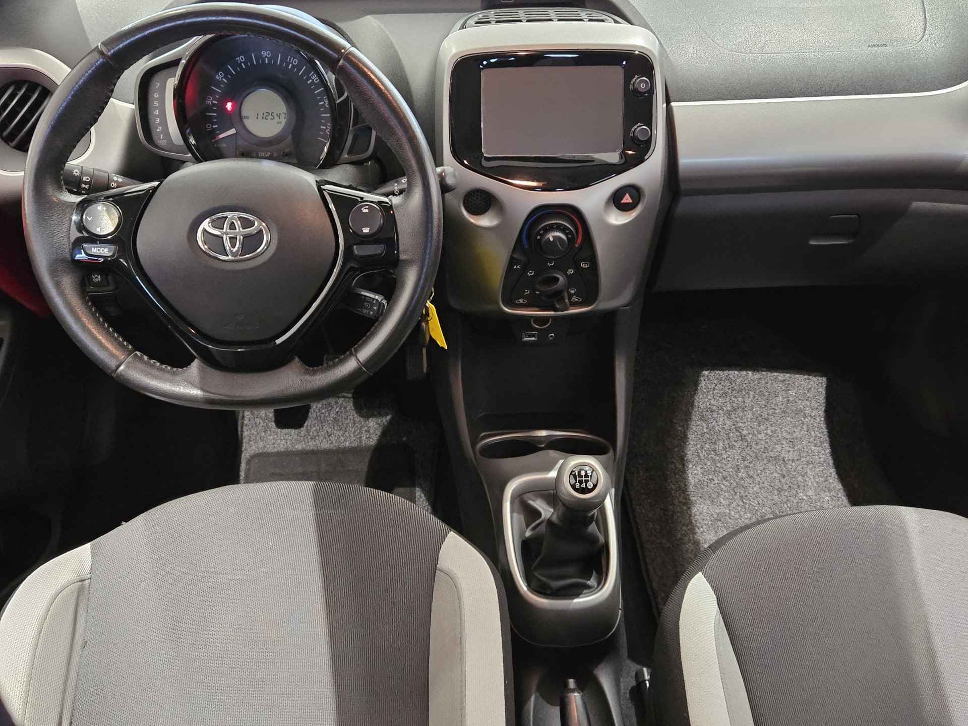 Toyota Aygo 1.0 VVT-i x-play | Touchscreen | Camera | Bluetooth | Airco | Electrisch Verstelbare Buitenspiegels | Speedlimiter | Prijs inclusief afleverbeurt en 12 maanden garantie !! - 9/34