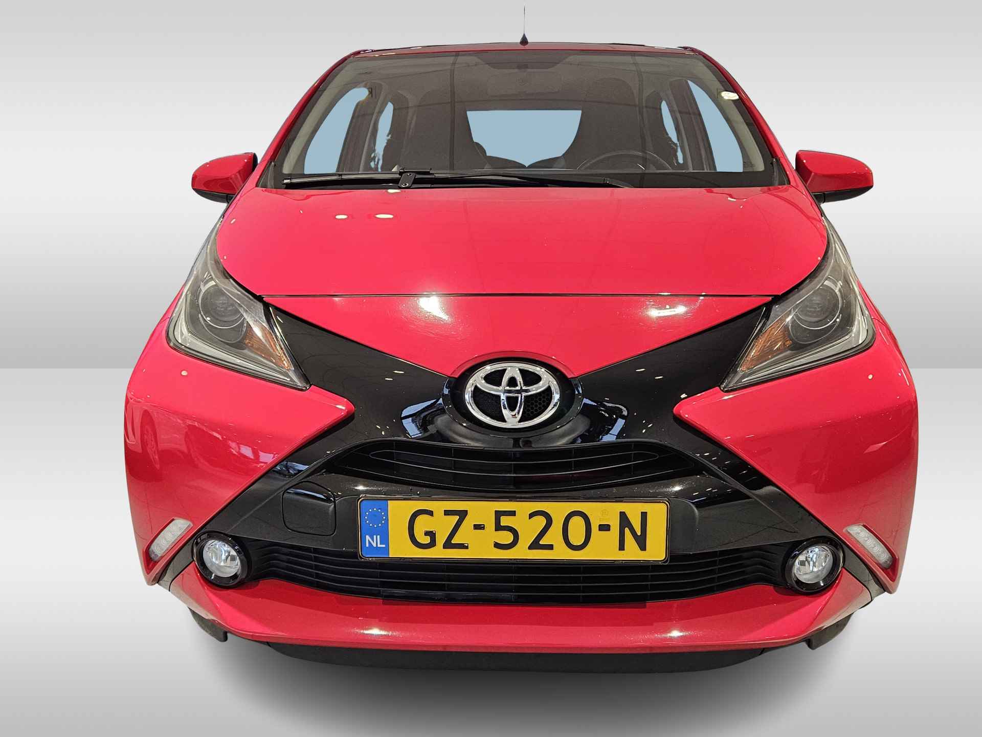 Toyota Aygo 1.0 VVT-i x-play | Touchscreen | Camera | Bluetooth | Airco | Electrisch Verstelbare Buitenspiegels | Speedlimiter | Prijs inclusief afleverbeurt en 12 maanden garantie !! - 11/34