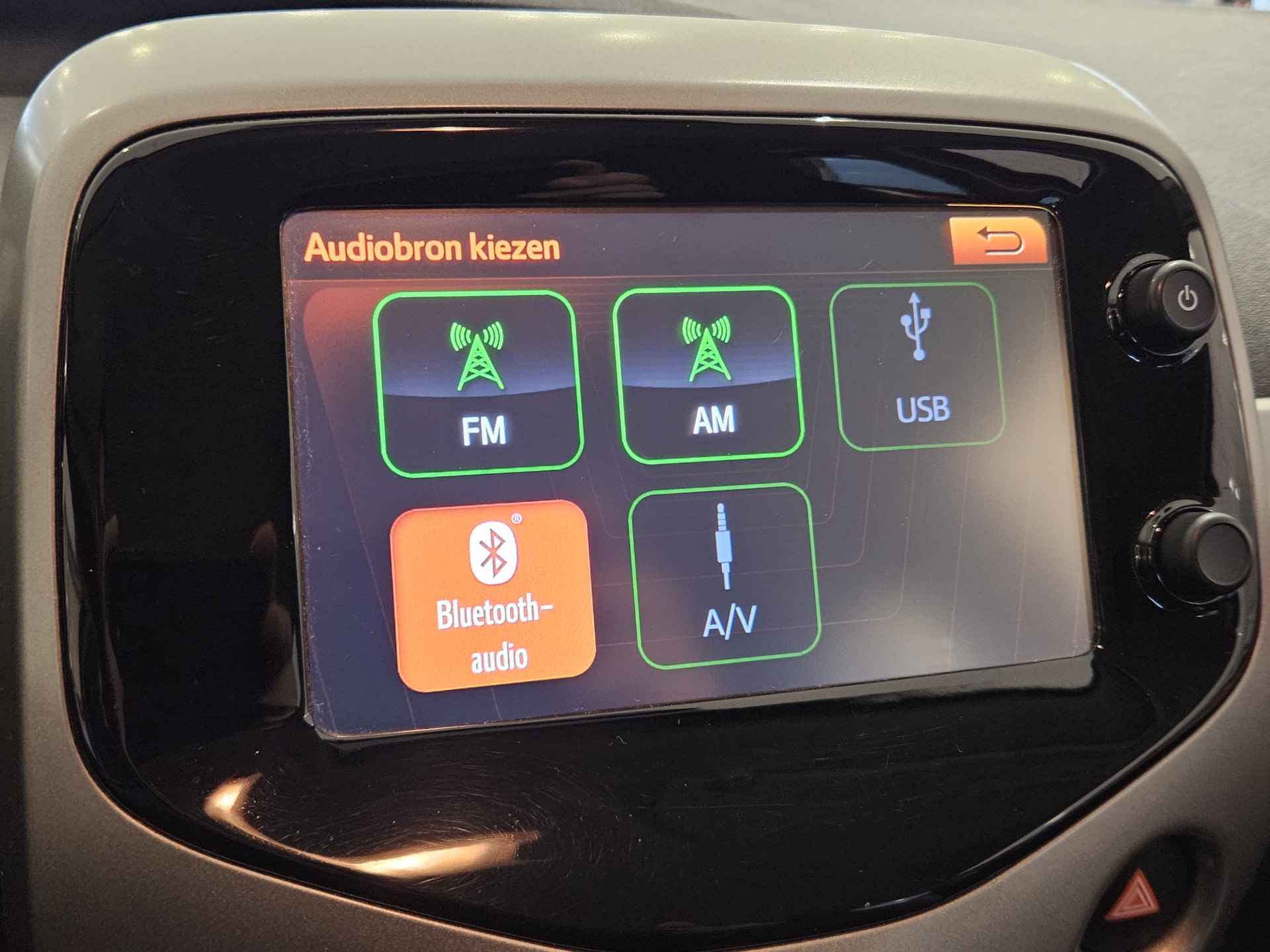 Toyota Aygo 1.0 VVT-i x-play | Touchscreen | Camera | Bluetooth | Airco | Electrisch Verstelbare Buitenspiegels | Speedlimiter | Prijs inclusief afleverbeurt en 12 maanden garantie !! - 18/34