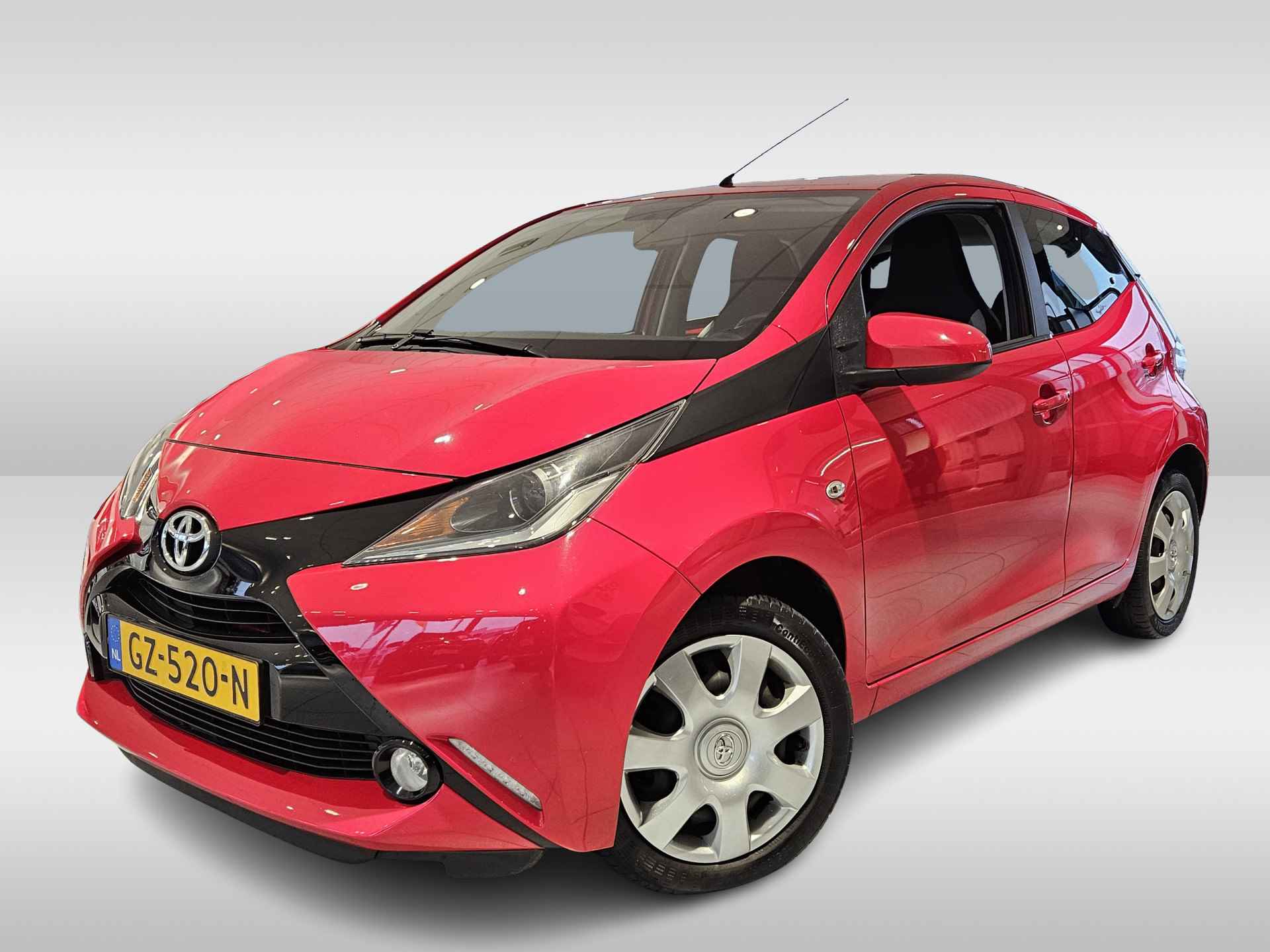 Toyota Aygo 1.0 VVT-i x-play | Touchscreen | Camera | Bluetooth | Airco | Electrisch Verstelbare Buitenspiegels | Speedlimiter | Prijs inclusief afleverbeurt en 12 maanden garantie !! - 33/34