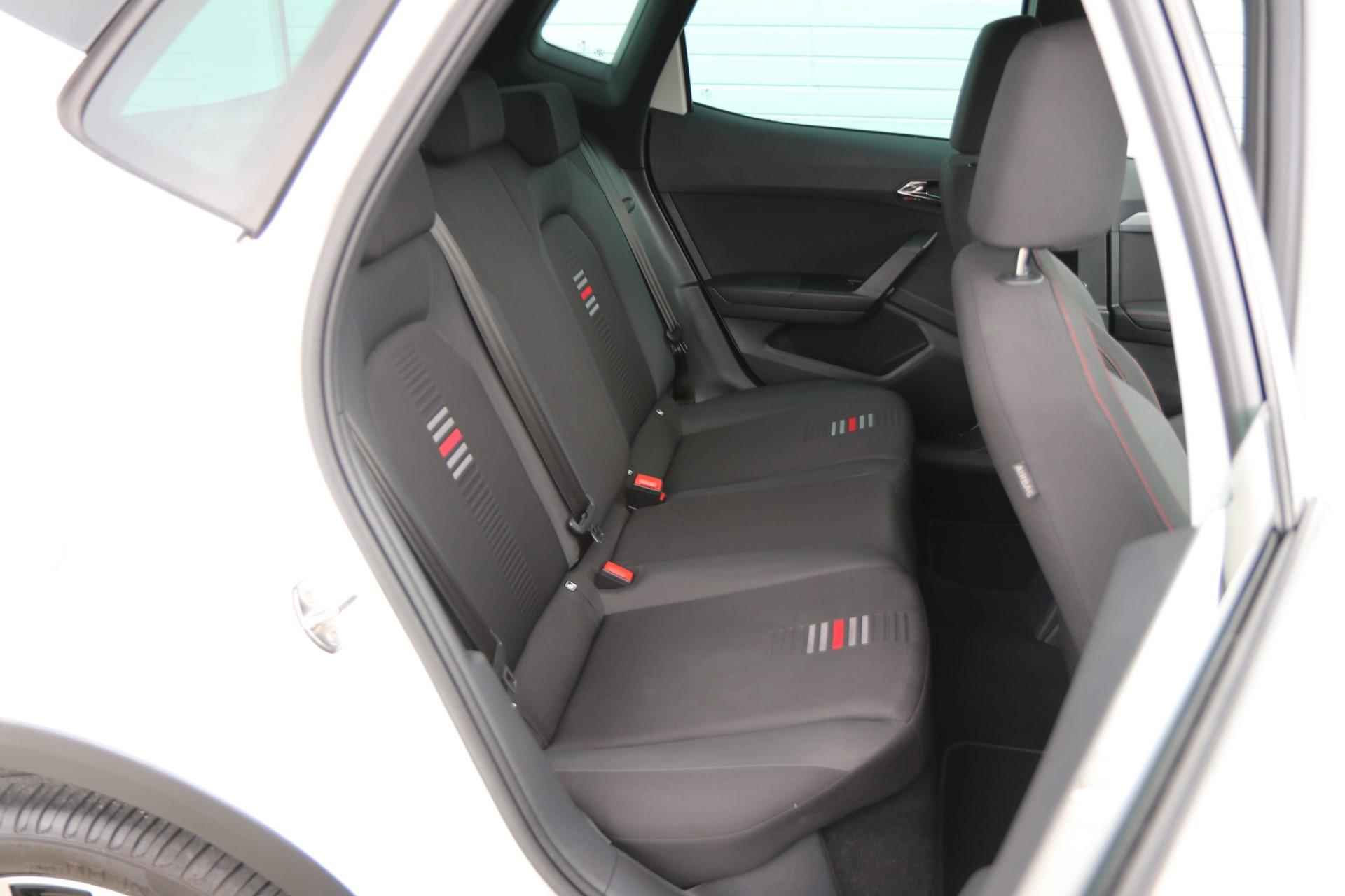SEAT Arona 1.0 TSI 115pk DSG FR Business Intense | Achteruitrijcamera | Clima | Keyless - 15/50
