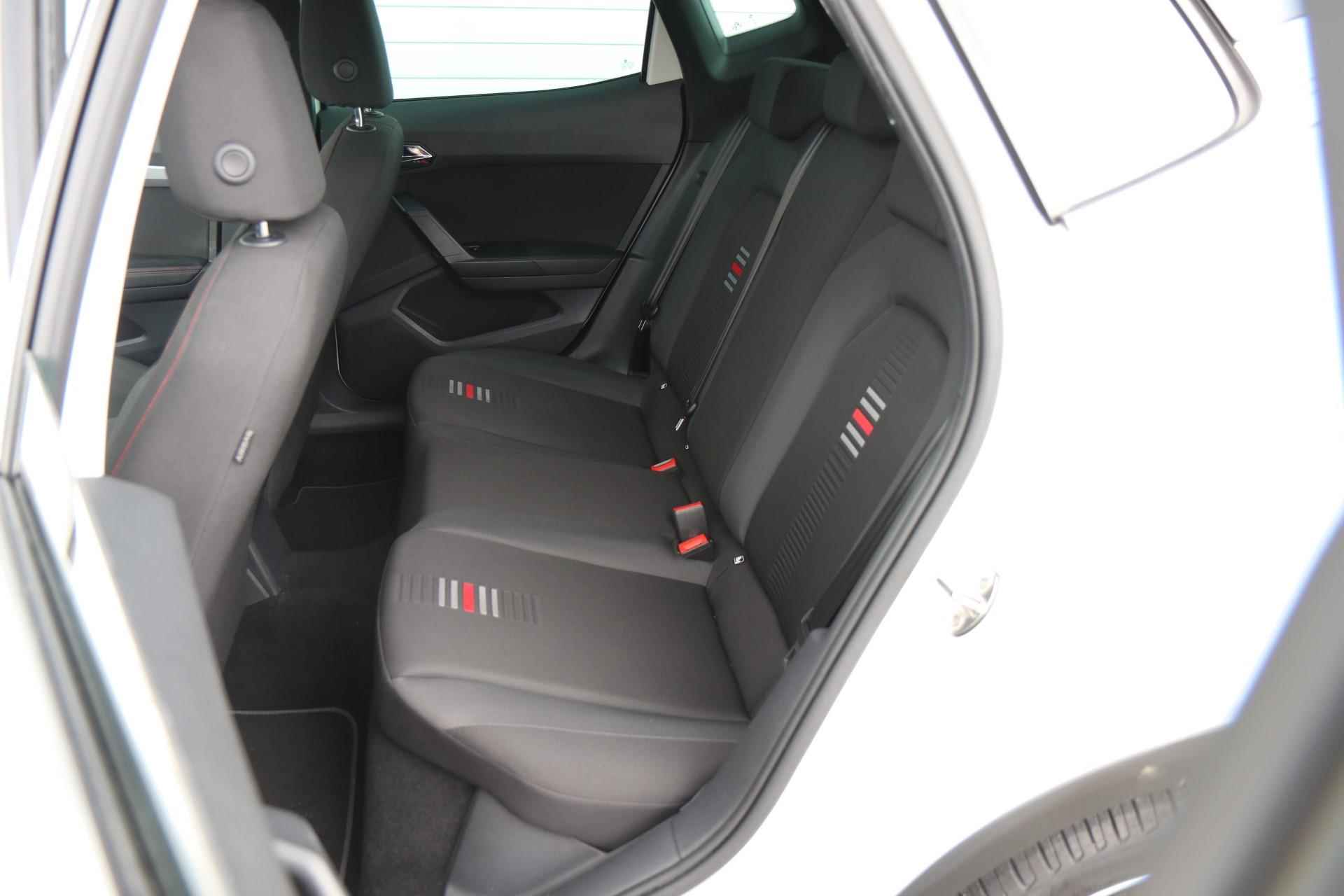 SEAT Arona 1.0 TSI 115pk DSG FR Business Intense | Achteruitrijcamera | Clima | Keyless - 17/50