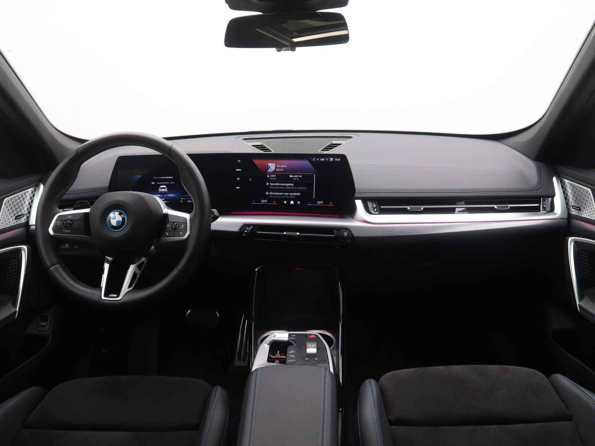 BMW iX1 eDrive20 M Sport - 13/24