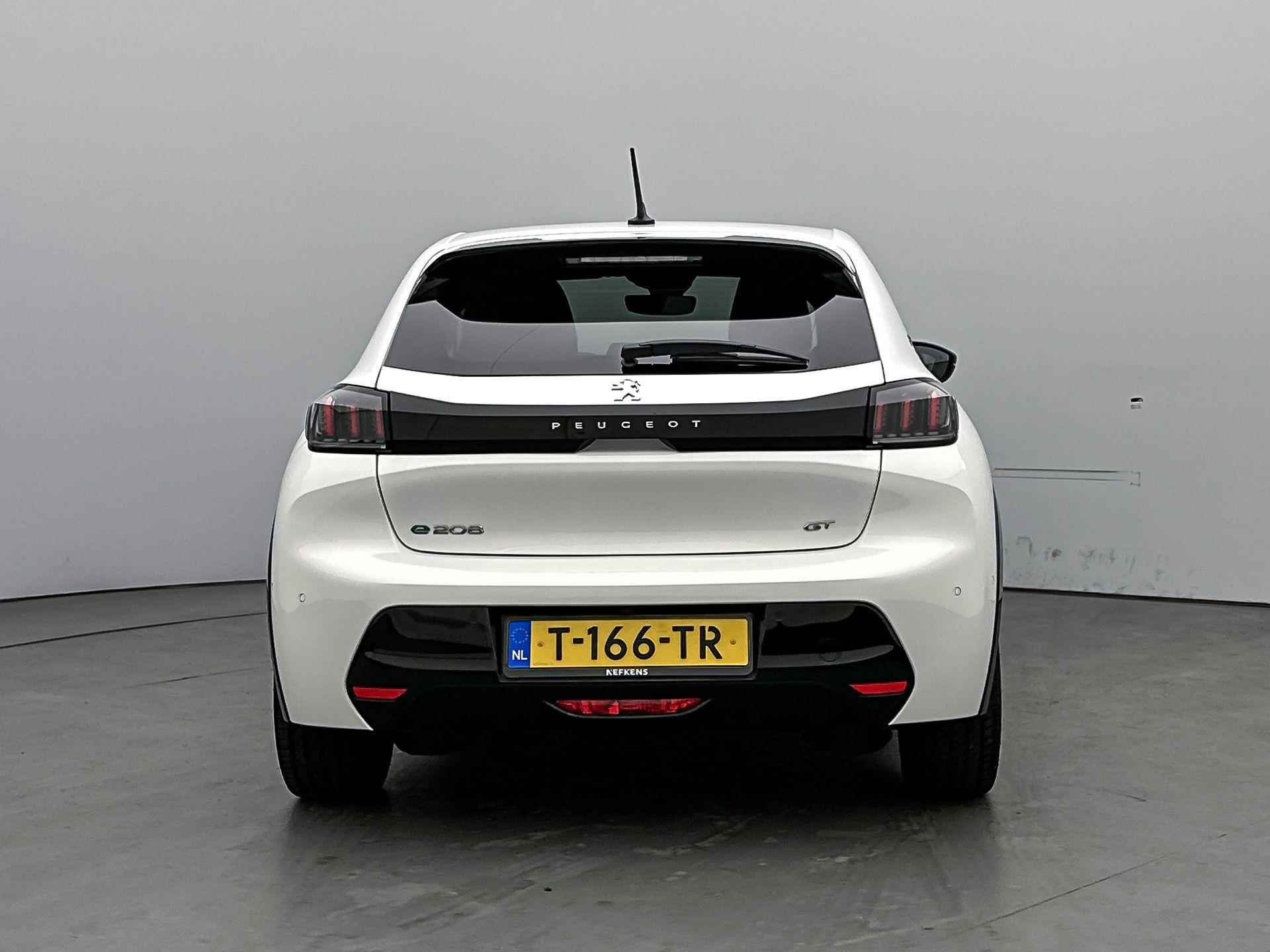 Peugeot e-208 EV GT 50 kWh 136 pk Automaat Peugeot e-208 EV GT 50 kWh  136 pk Automaat | Navigatie | Achteruitrijcamera | Parkeersensoren Voor en Achter | Sportstoelen | Keyless Start | Dodehoek Detectie | Adaptieve Cruise Control | Climate Control | 17" Lichtmetalen Velgen | Apple Carplay/Android Auto | - 8/34