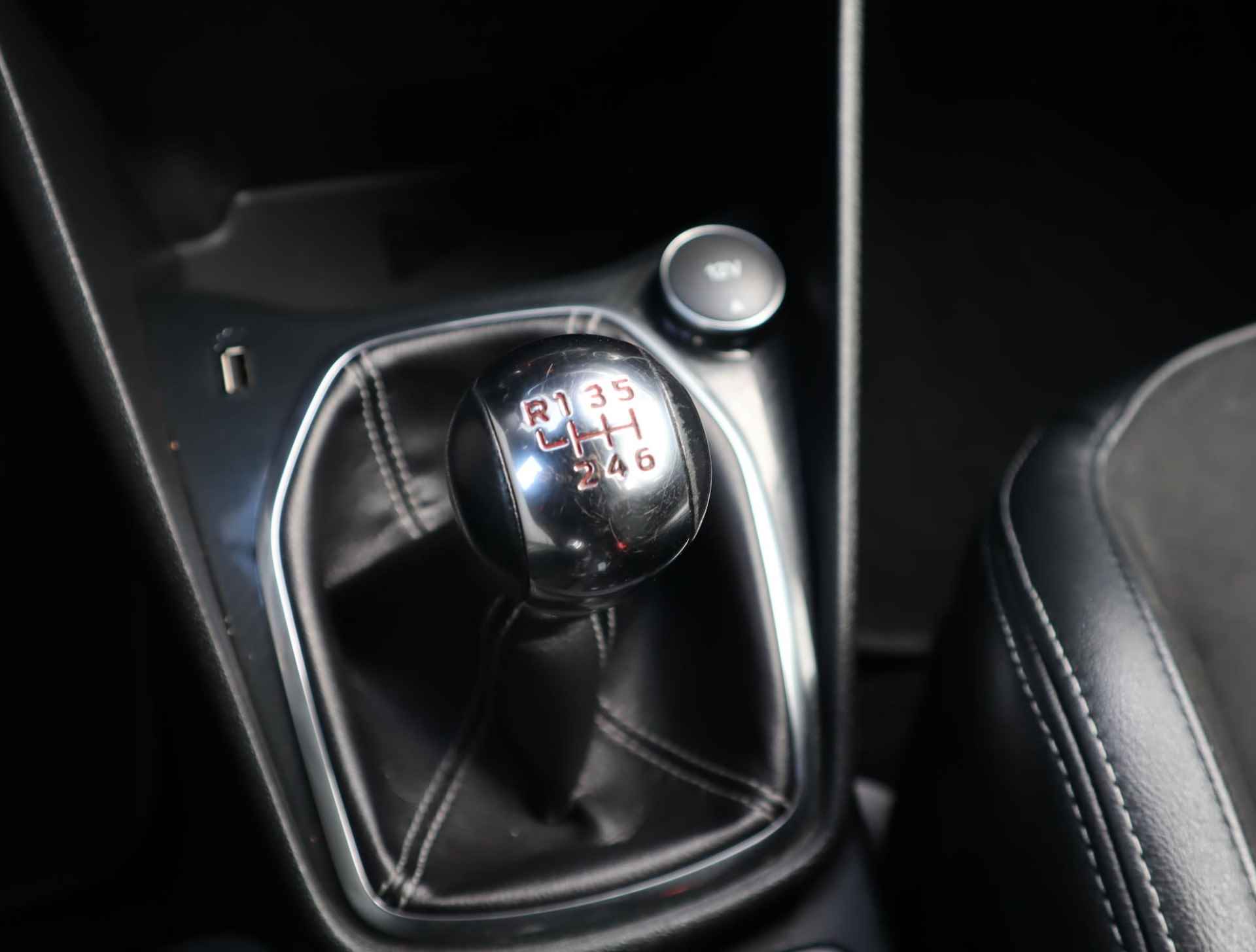 Ford Fiesta 1.5 EcoBoost ST-3 | LED | Gelimiteerd Slipdifferentieel | Militek Uitlaat | B&O | BLIS | Camera | Stoel, Stuur en Voorruitverwarming - 45/65