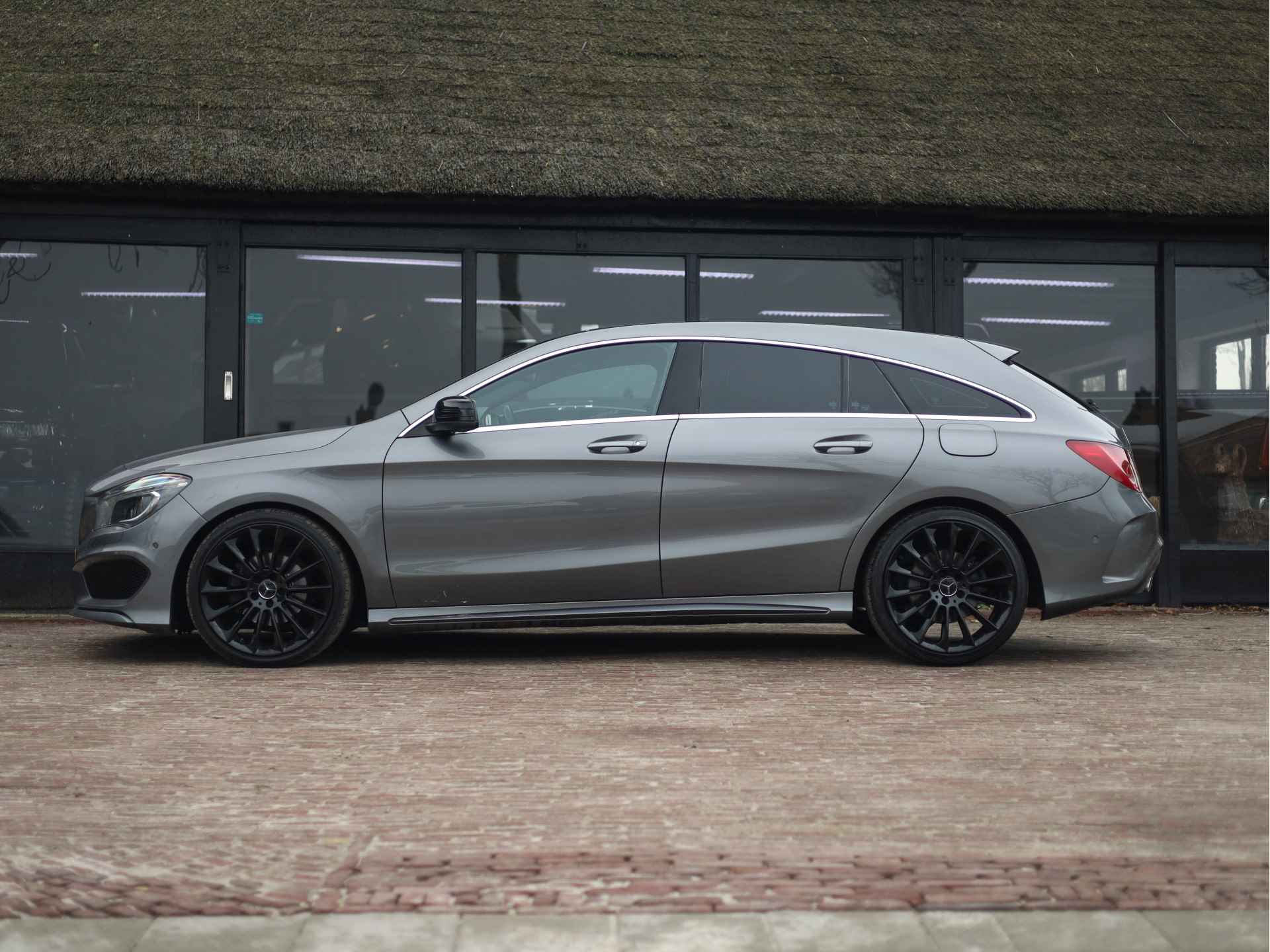 Mercedes-Benz CLA-Klasse Shooting Brake 200 d Ambition | Schuif-/kantel dak | Amg pakket | Sportstoelen | Camera - 16/27