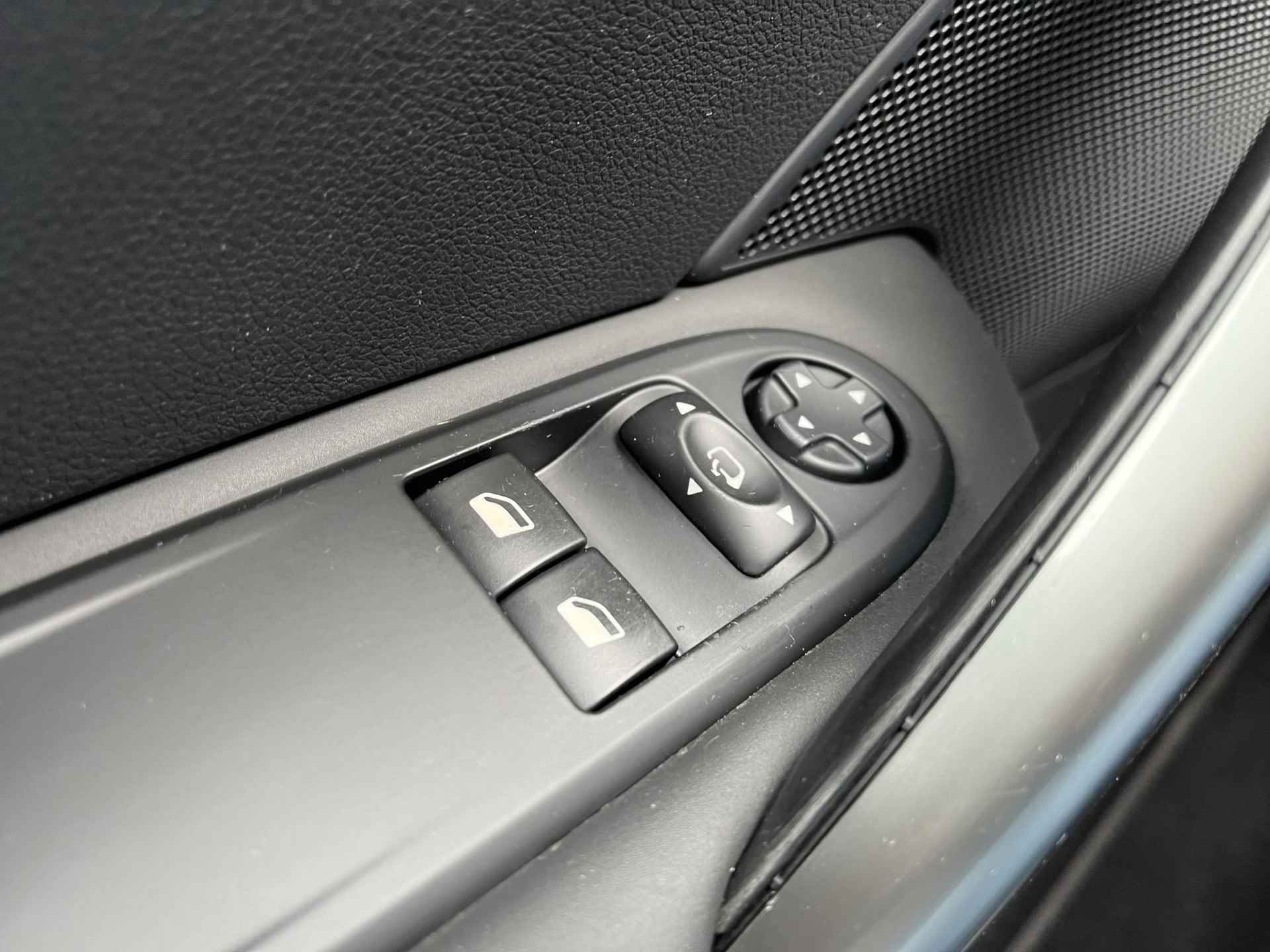 Peugeot RCZ 1.6 Turbo Cruise Control, Climate Control, Apple Carplay, Navigatie, Stoelverwarming, Parkeersensoren, 19" Lichtmetalen velgen, Bluetooth, Sportstoelen (MET GARANTIE*) - 10/24
