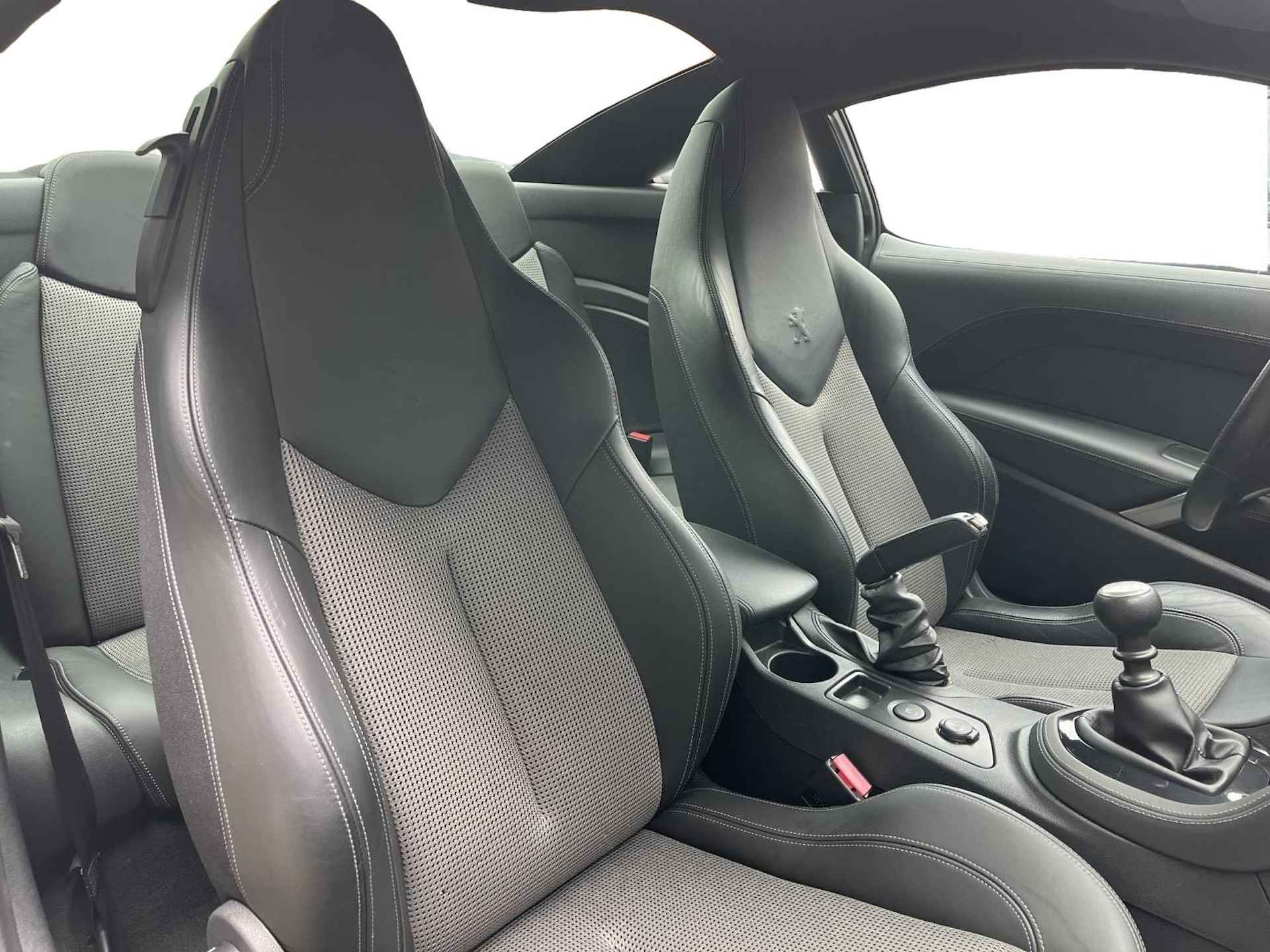 Peugeot RCZ 1.6 Turbo Cruise Control, Climate Control, Apple Carplay, Navigatie, Stoelverwarming, Parkeersensoren, 19" Lichtmetalen velgen, Bluetooth, Sportstoelen (MET GARANTIE*) - 17/24