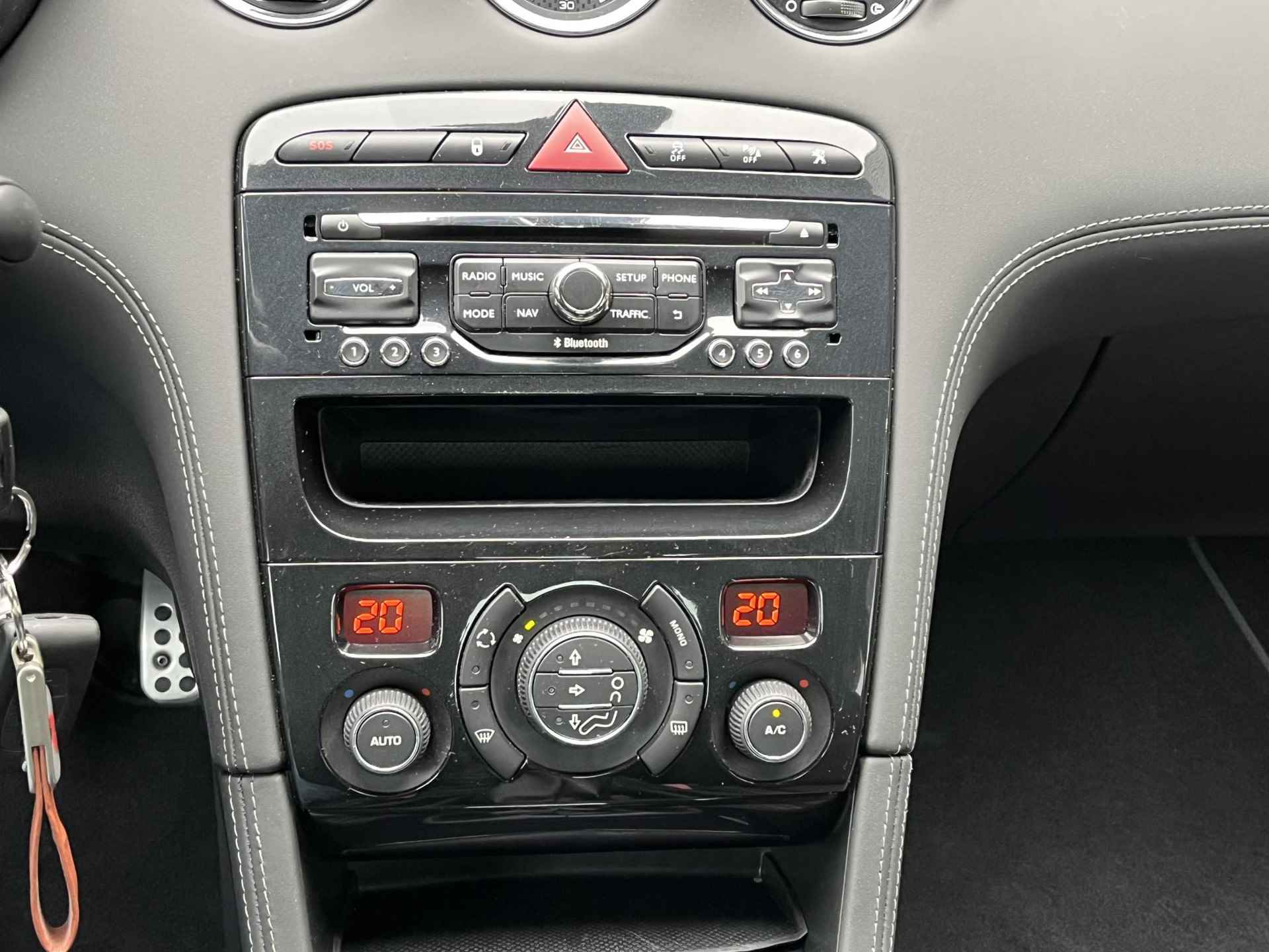 Peugeot RCZ 1.6 Turbo Cruise Control, Climate Control, Apple Carplay, Navigatie, Stoelverwarming, Parkeersensoren, 19" Lichtmetalen velgen, Bluetooth, Sportstoelen (MET GARANTIE*) - 20/24