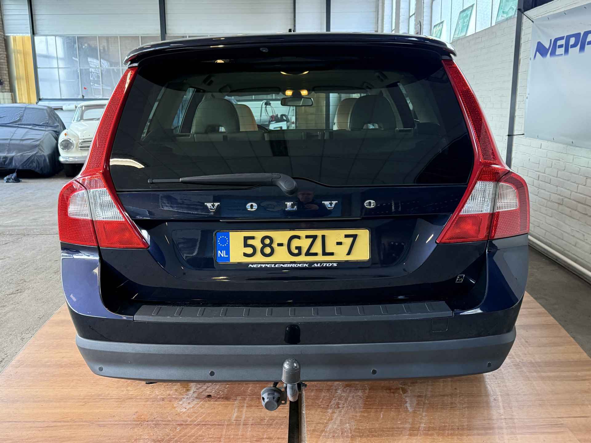 Volvo V70 2.5T Momentum - 10/21